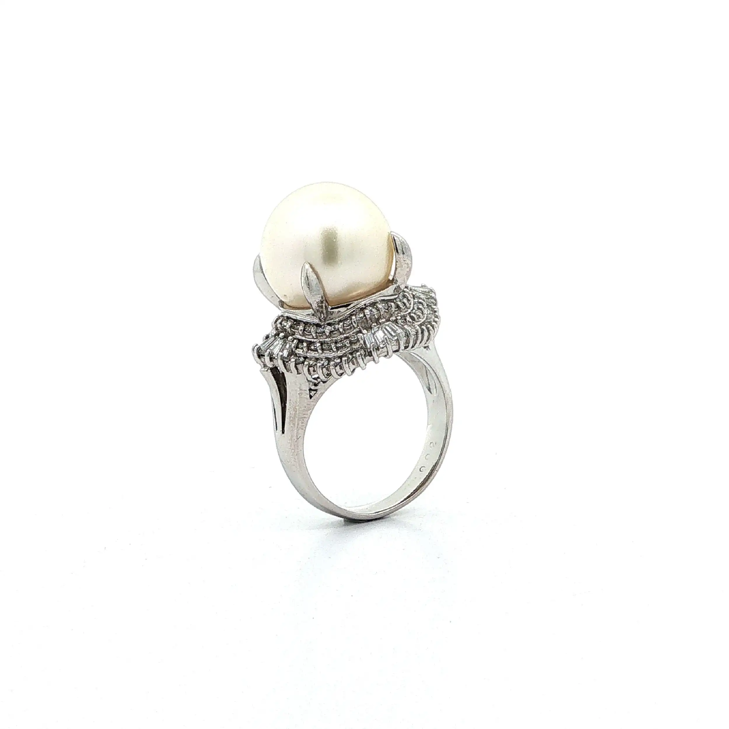 Ring Platin mit Perle, Brillanten & Baguette Diamanten