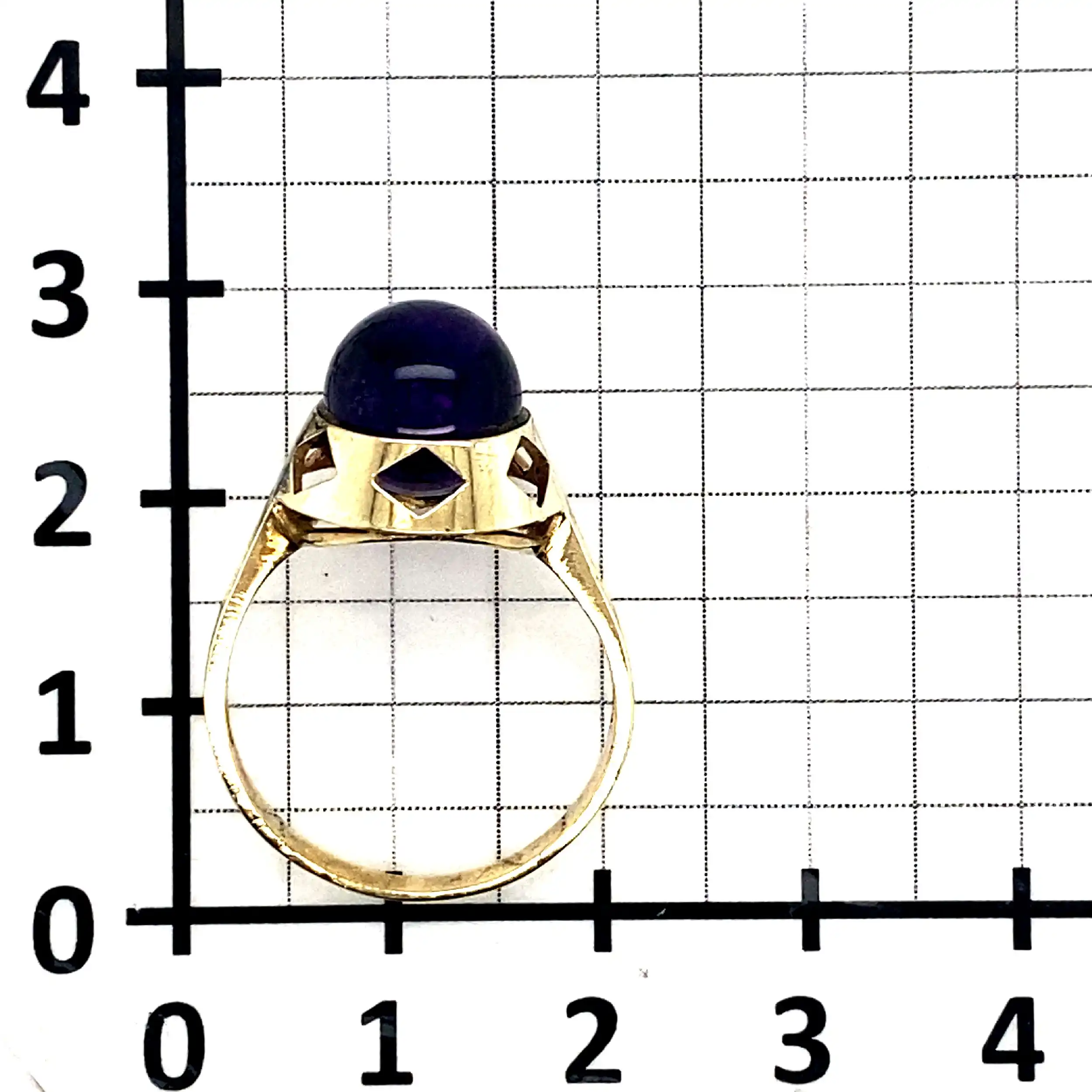 Ring Gelbgold mit Amethyst Cabochon