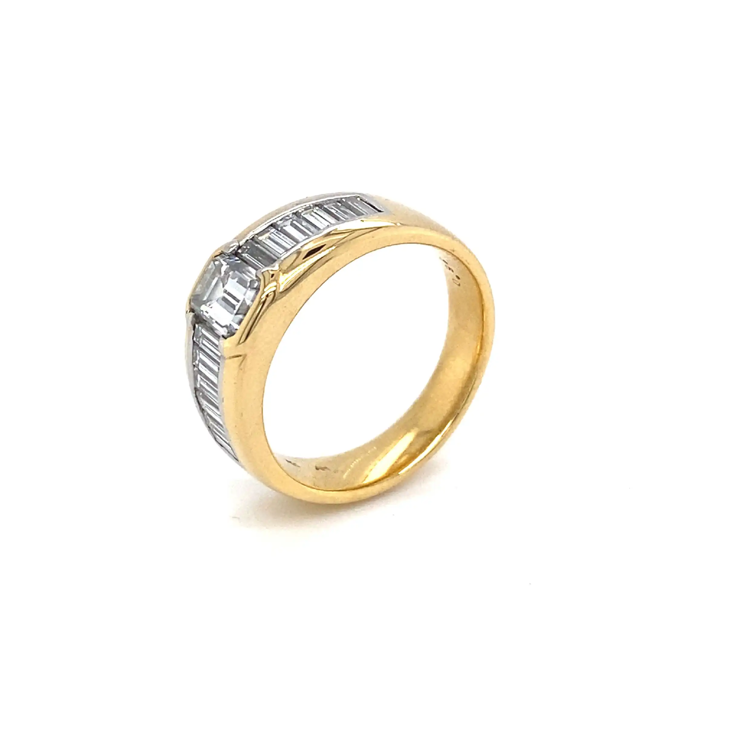 Ring Gelbgold mit Baguettesteinen Ring Gelbgold mit Baguettesteinen