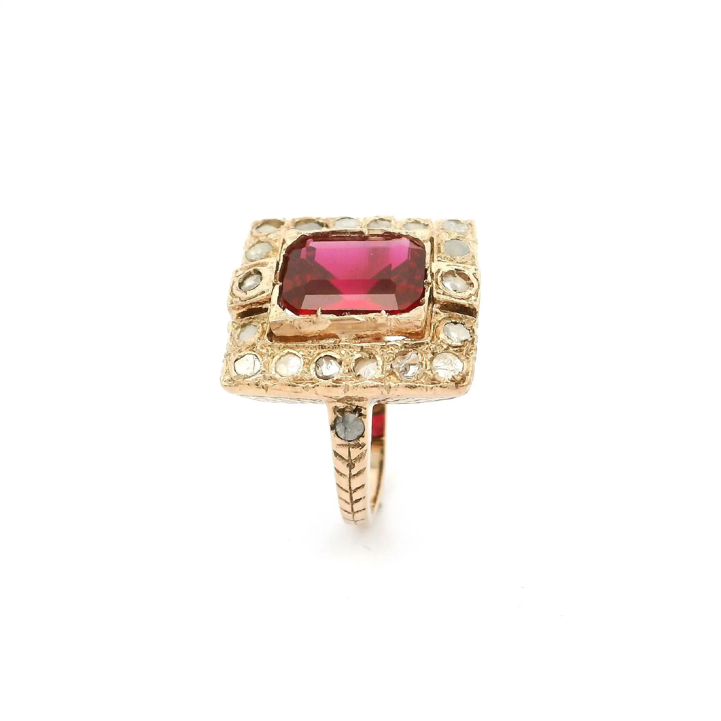Ring Roségold mit Synthetischen Korund & Diamantrosen Ring Roségold mit Synthetischen Korund & Diamantrosen