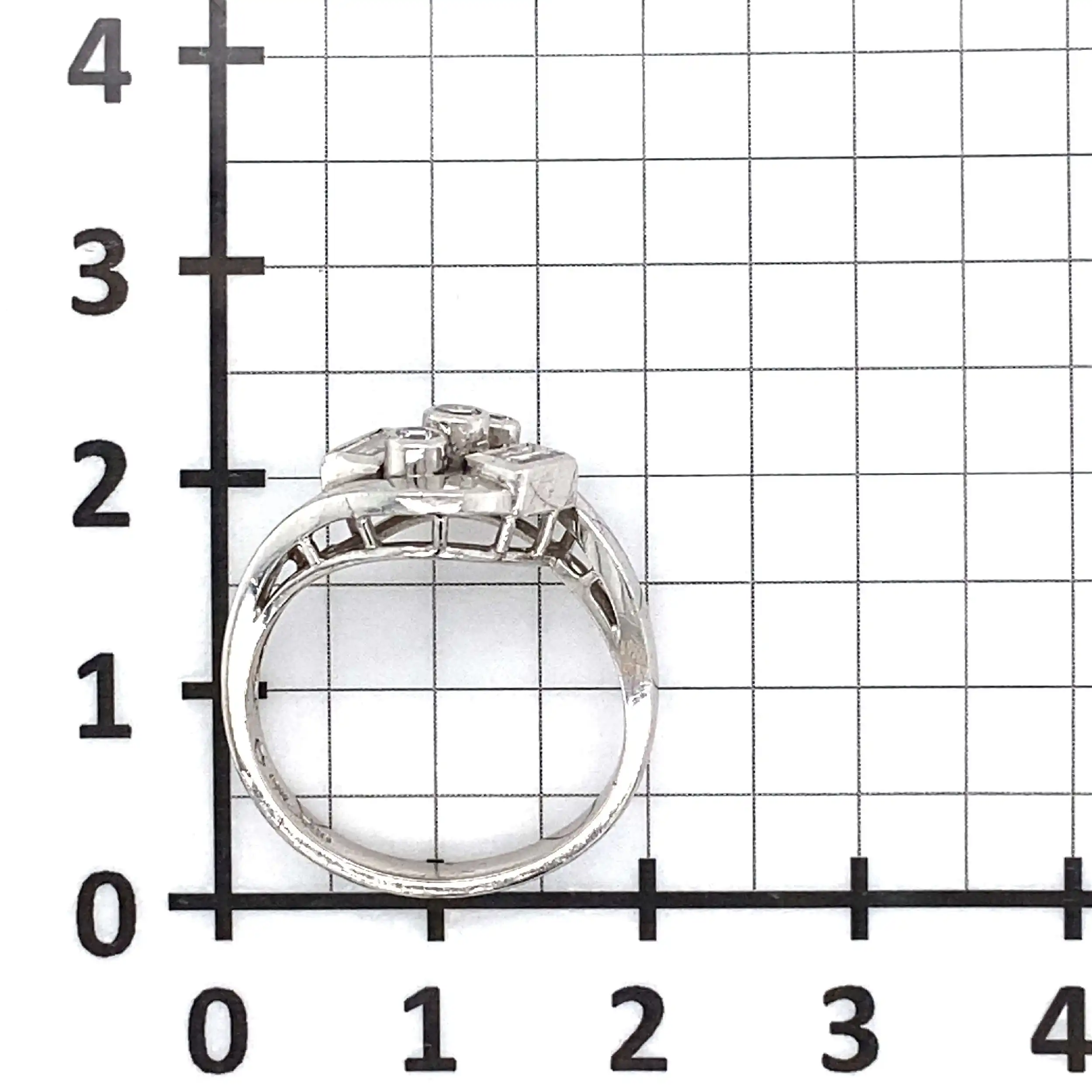 Ring Weißgold mit Brillanten und Diamanten in Baguetteschliff Ring Weißgold mit Brillanten und Diamanten in Baguetteschliff