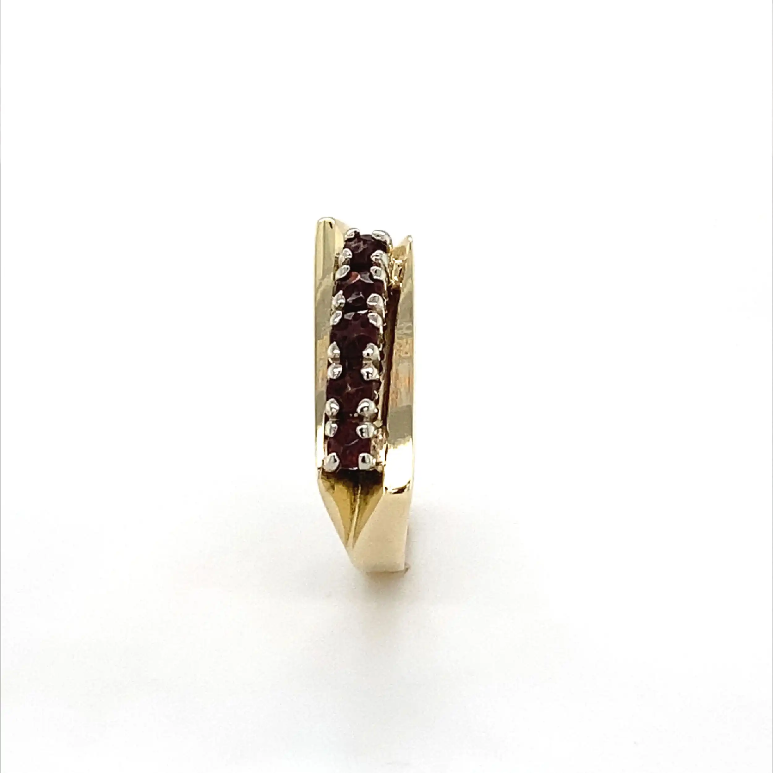 Ring Gelbgold mit roten Steinen Ring Gelbgold mit roten Steinen