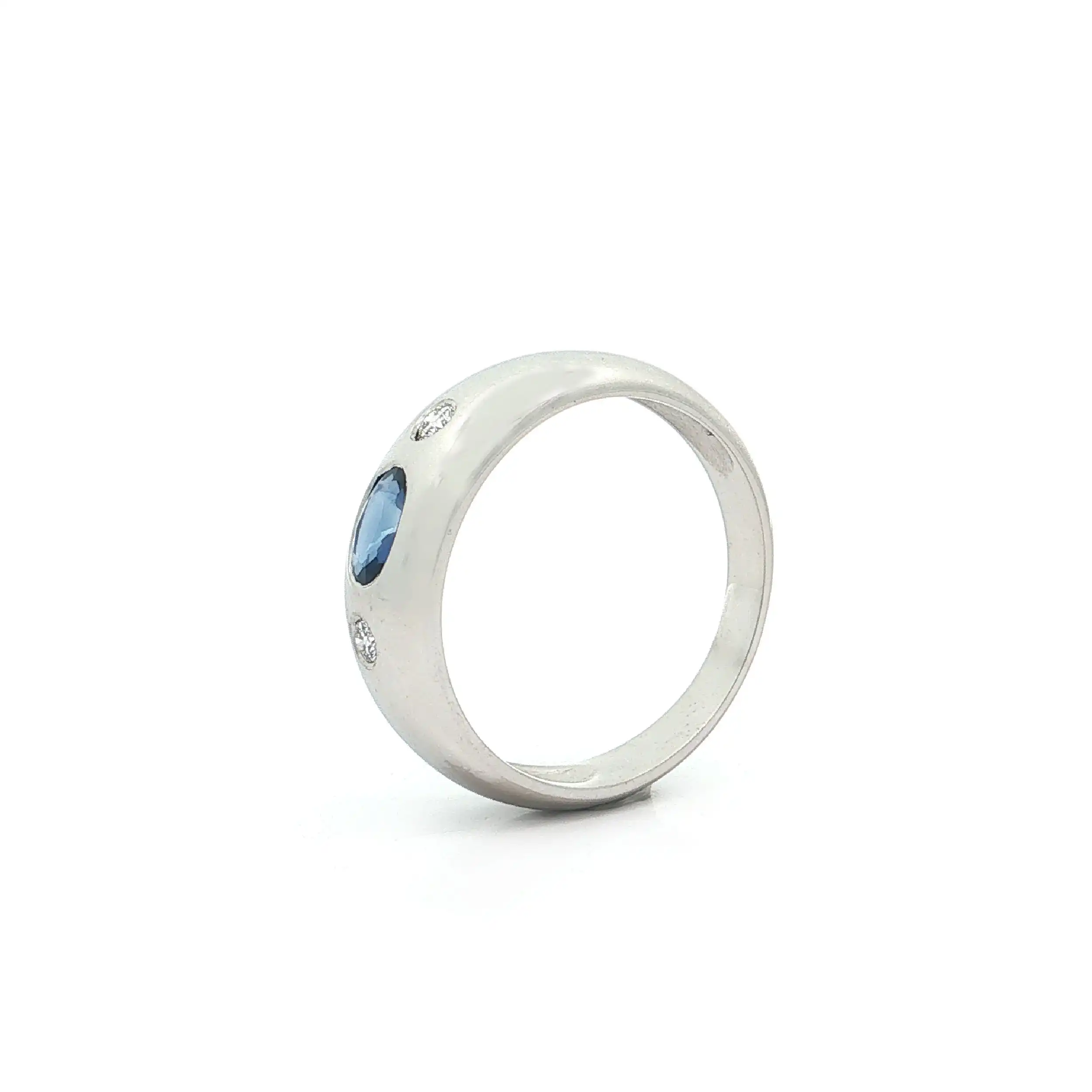 Ring Weißgold mit Saphir und Brillanten, graviert mit 0,08ct