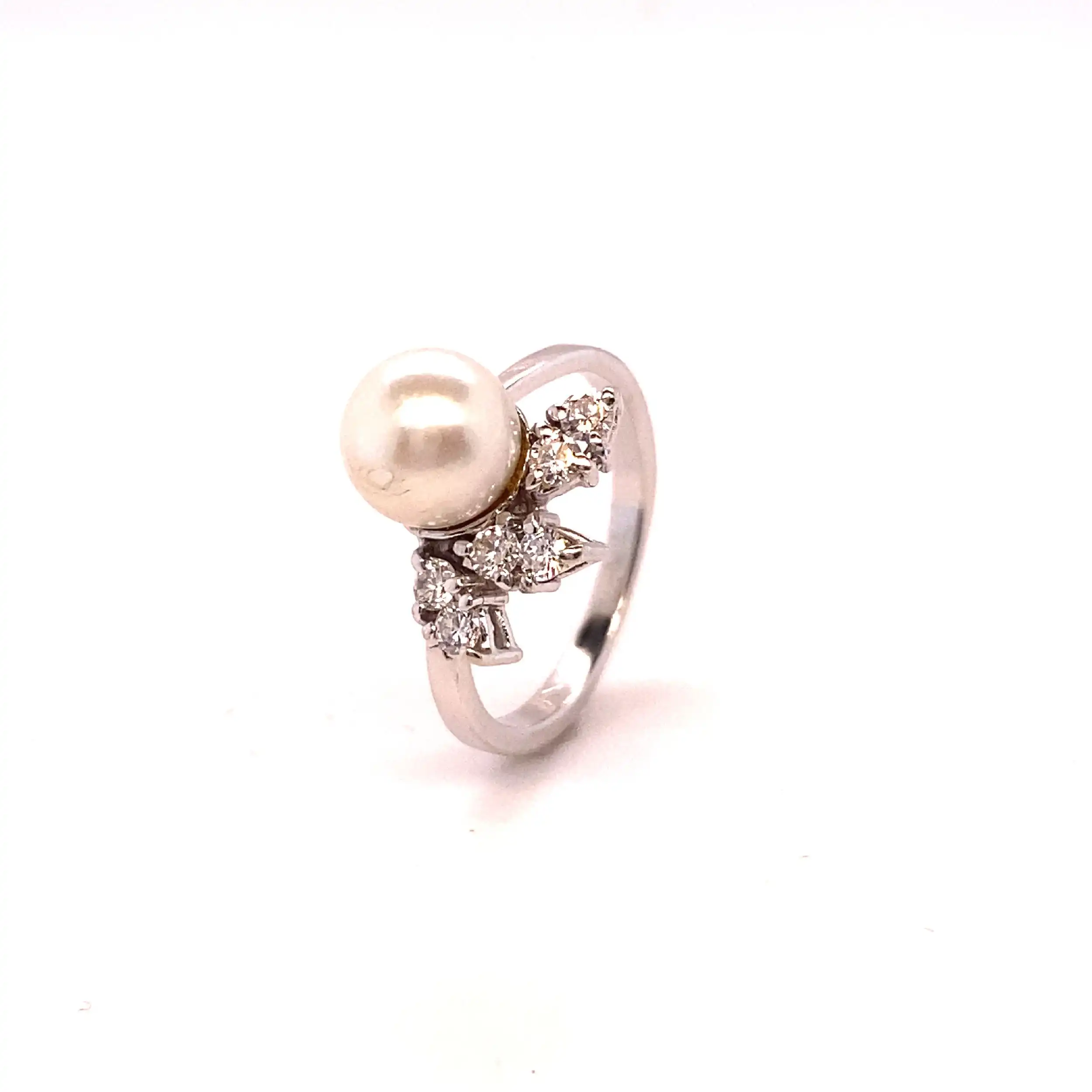 Ring Weißgold mit Perle und Brillanten Ring Weißgold mit Perle und Brillanten