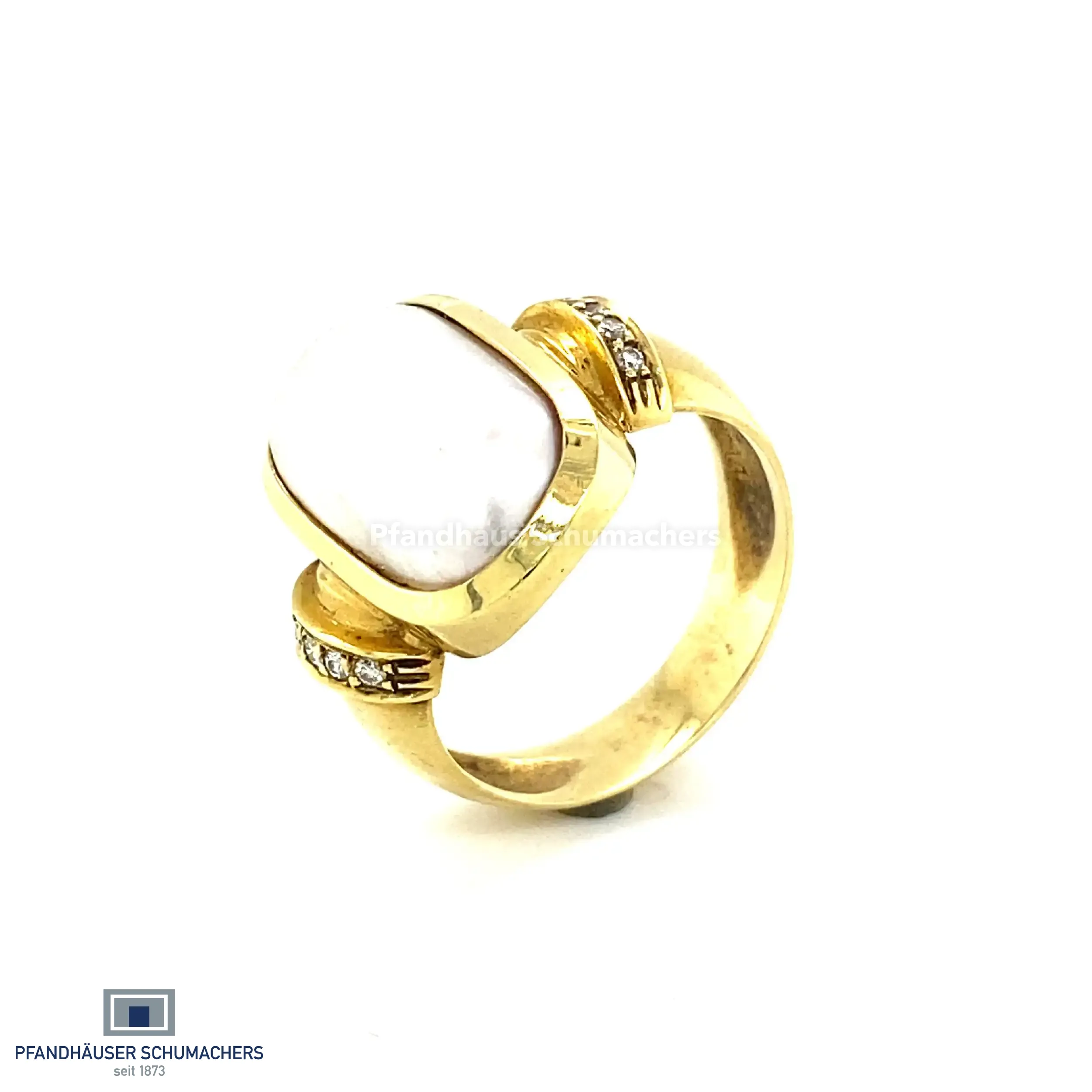 Ring Gelbgold mit Mabé-Perle und Brillanten, graviert mit 0,10ct 