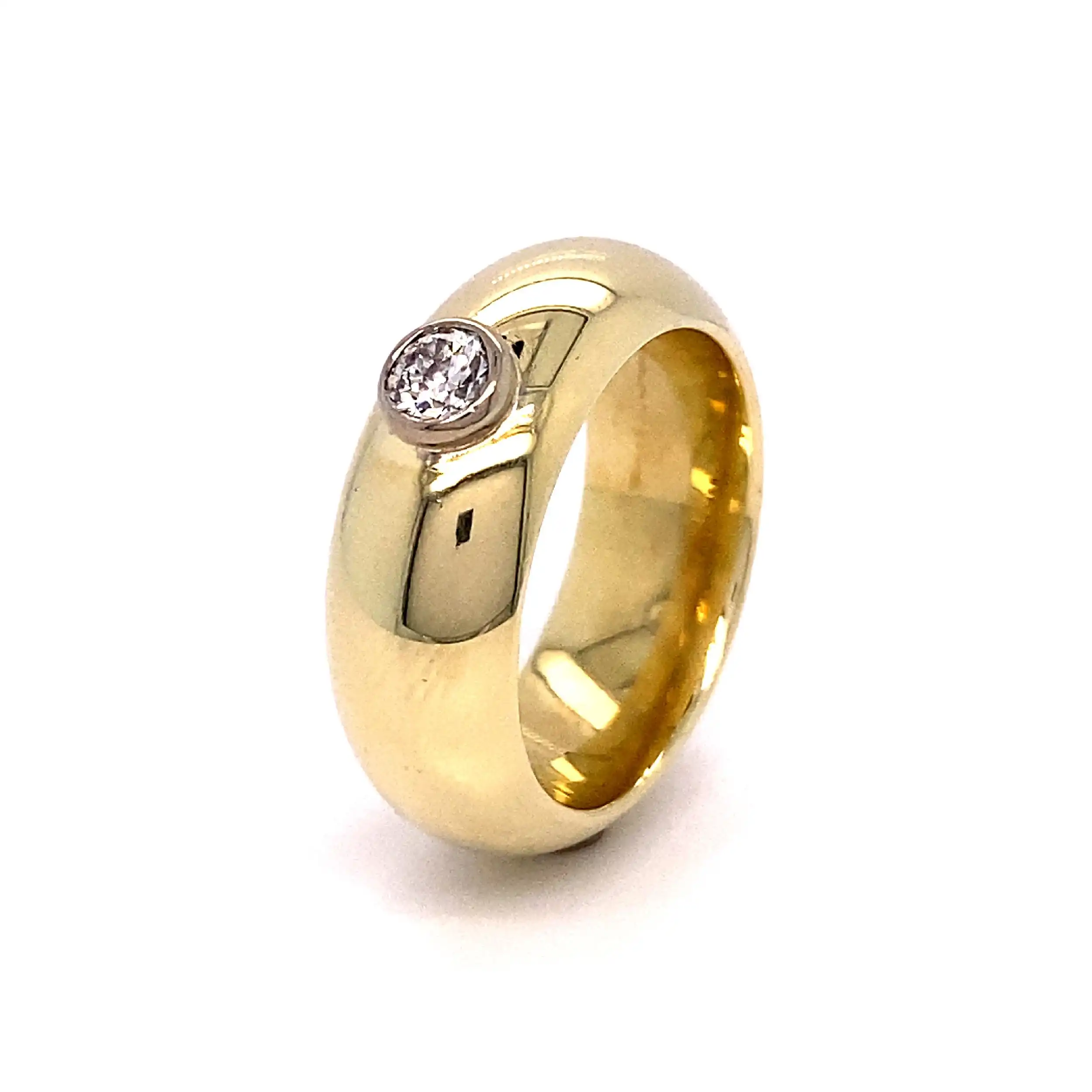 Ring Gelbgold mit Brillant, graviert mit 0,25ct. Ring Gelbgold mit Brillant, graviert mit 0,25ct.