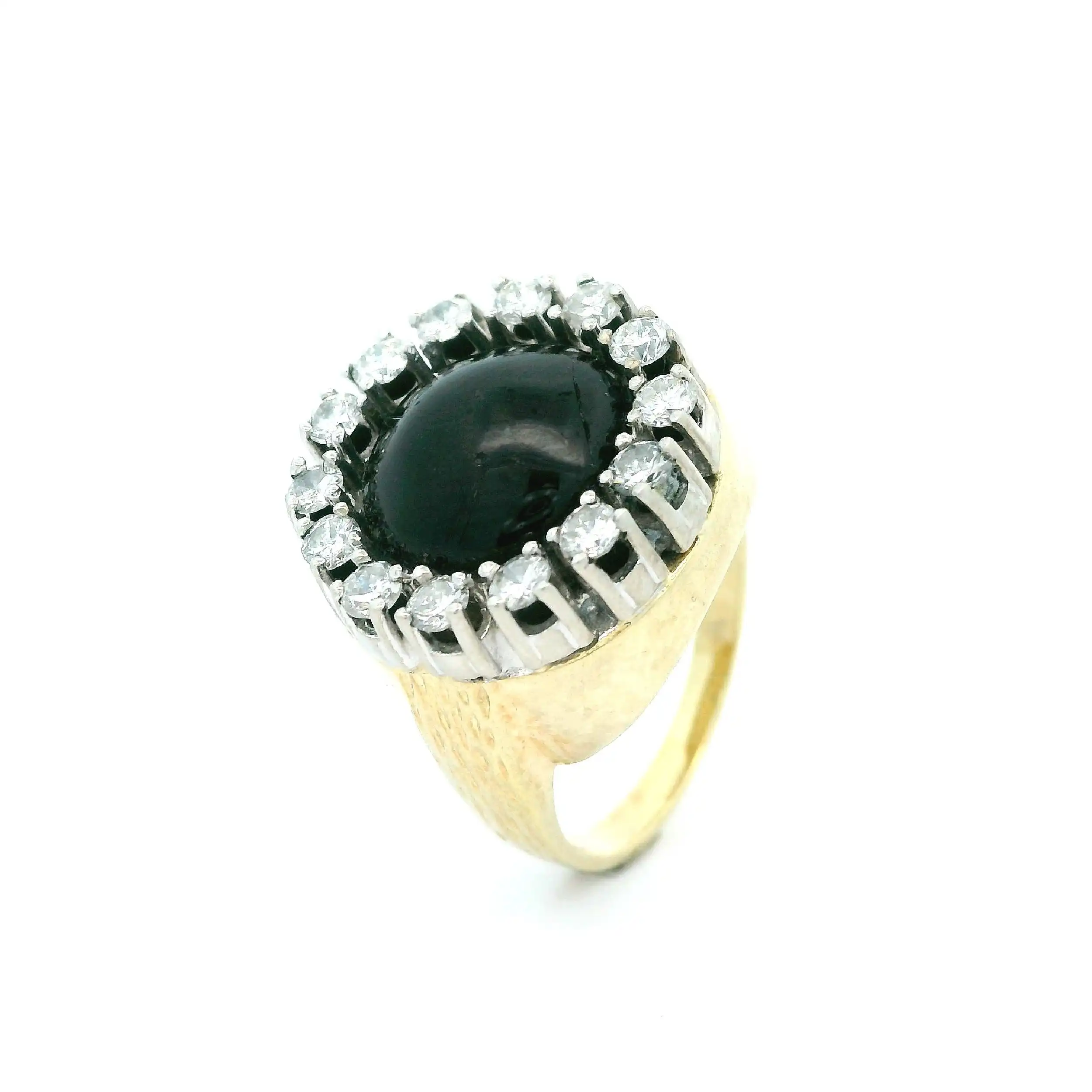 Ring Bicolor mit Onyx Cabochon und Brillanten Ring Bicolor mit Onyx Cabochon und Brillanten