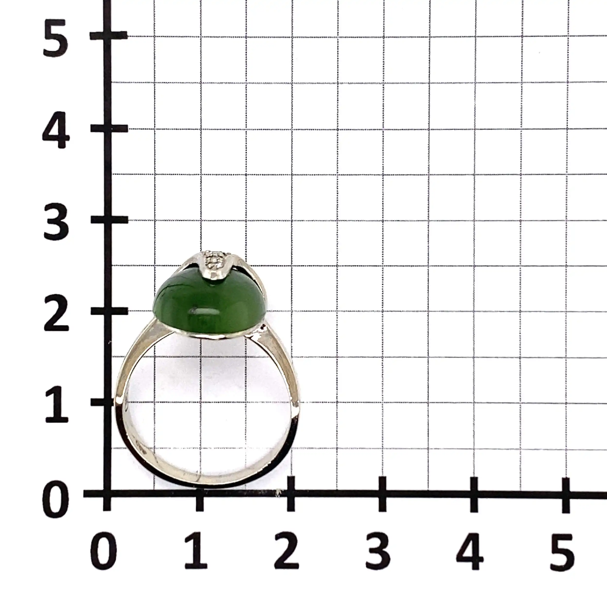 Ring Weißgold mit Nephrit Jade & Brillanten, graviert mit 0,20ct.