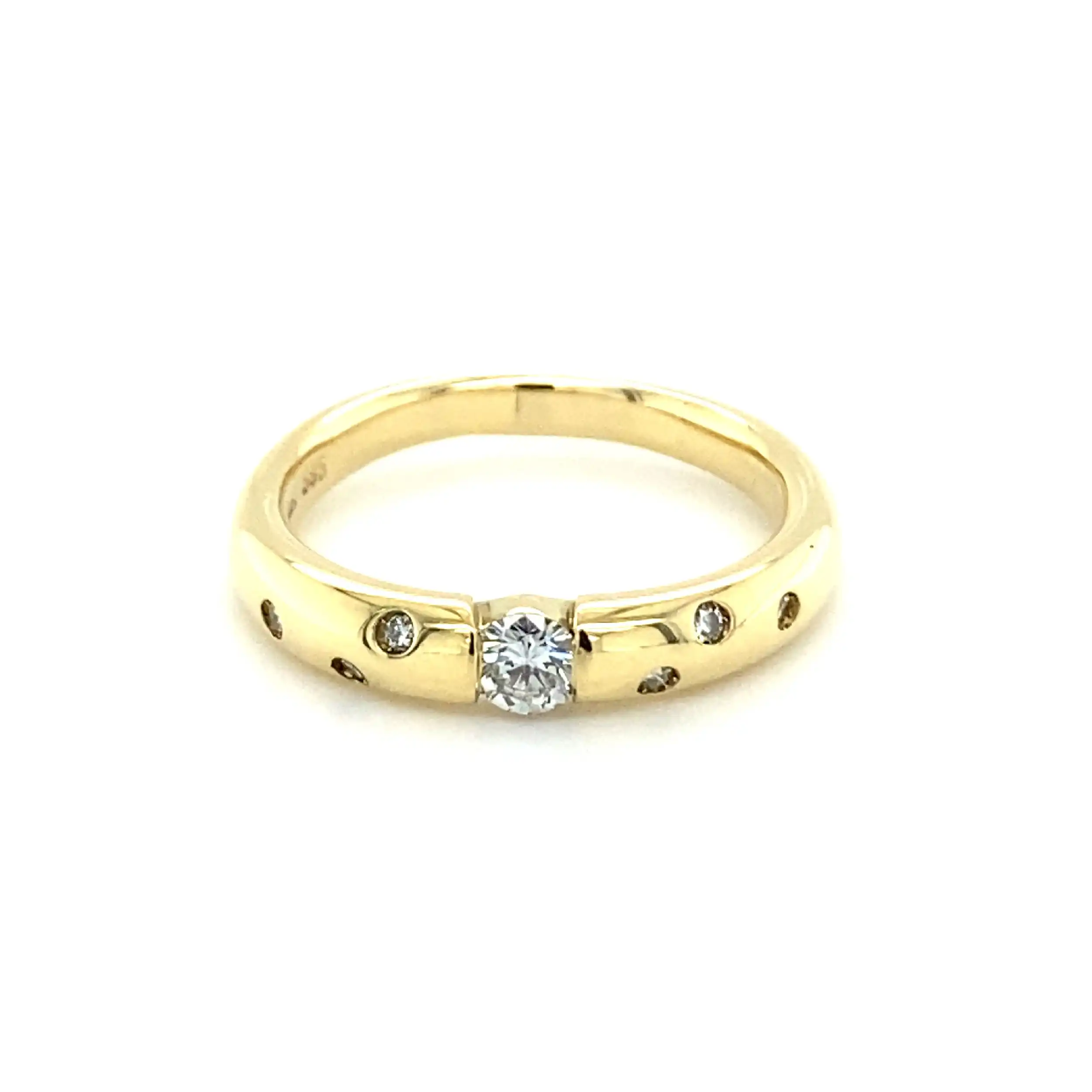 Ring Gelbgold mit Brillant Solitär & Melée-Besatz Ring Gelbgold mit Brillant Solitär & Melée-Besatz
