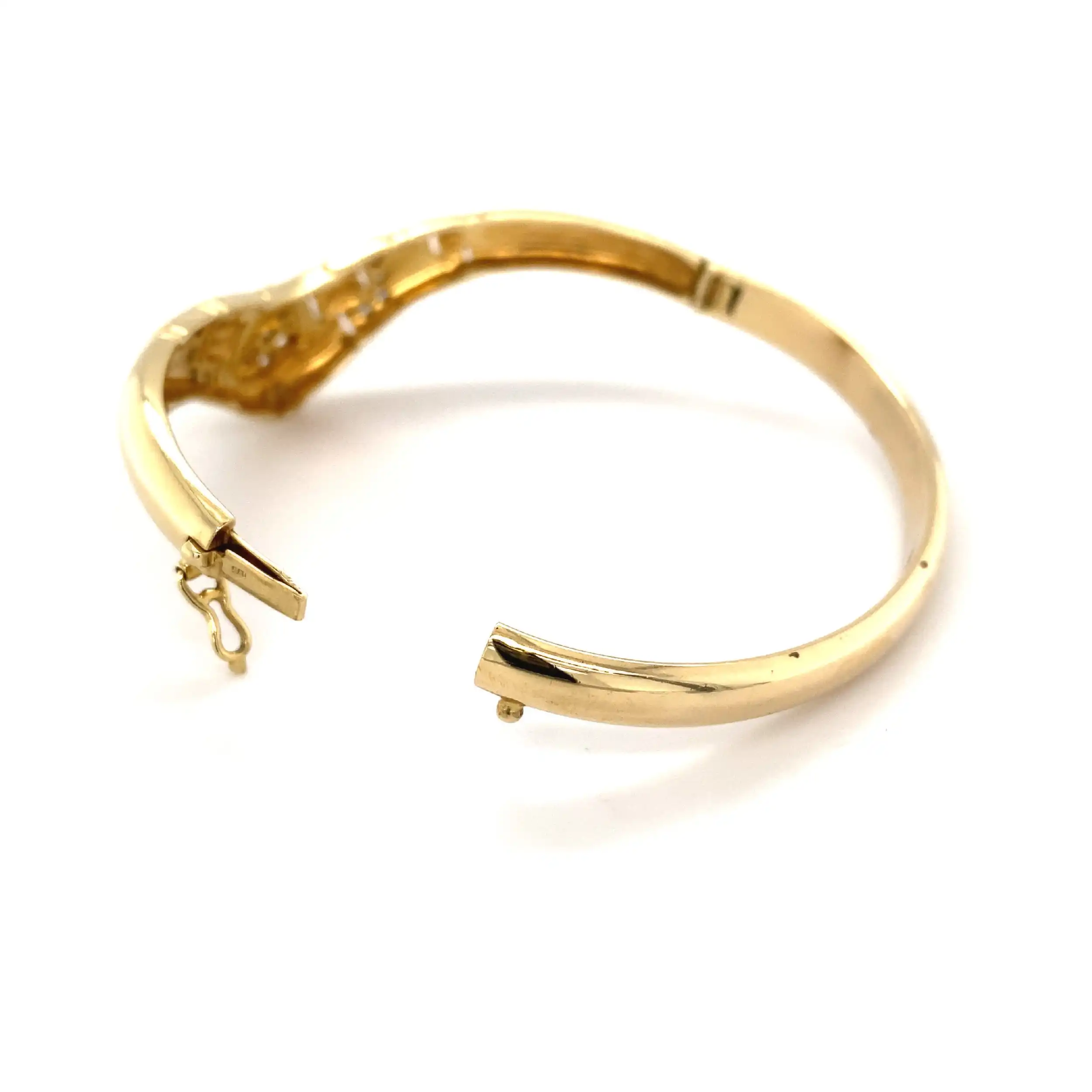 Armreif Gelbgold mit Brillanten, graviert mit 0,75ct Armreif Gelbgold mit Brillanten, graviert mit 0,75ct