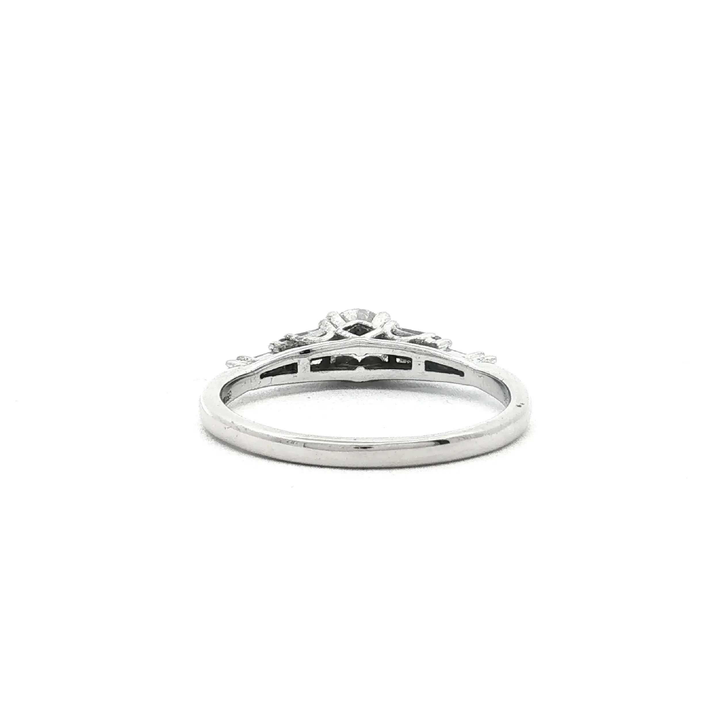 Ring Weißgold mit synthetischen Diamanten