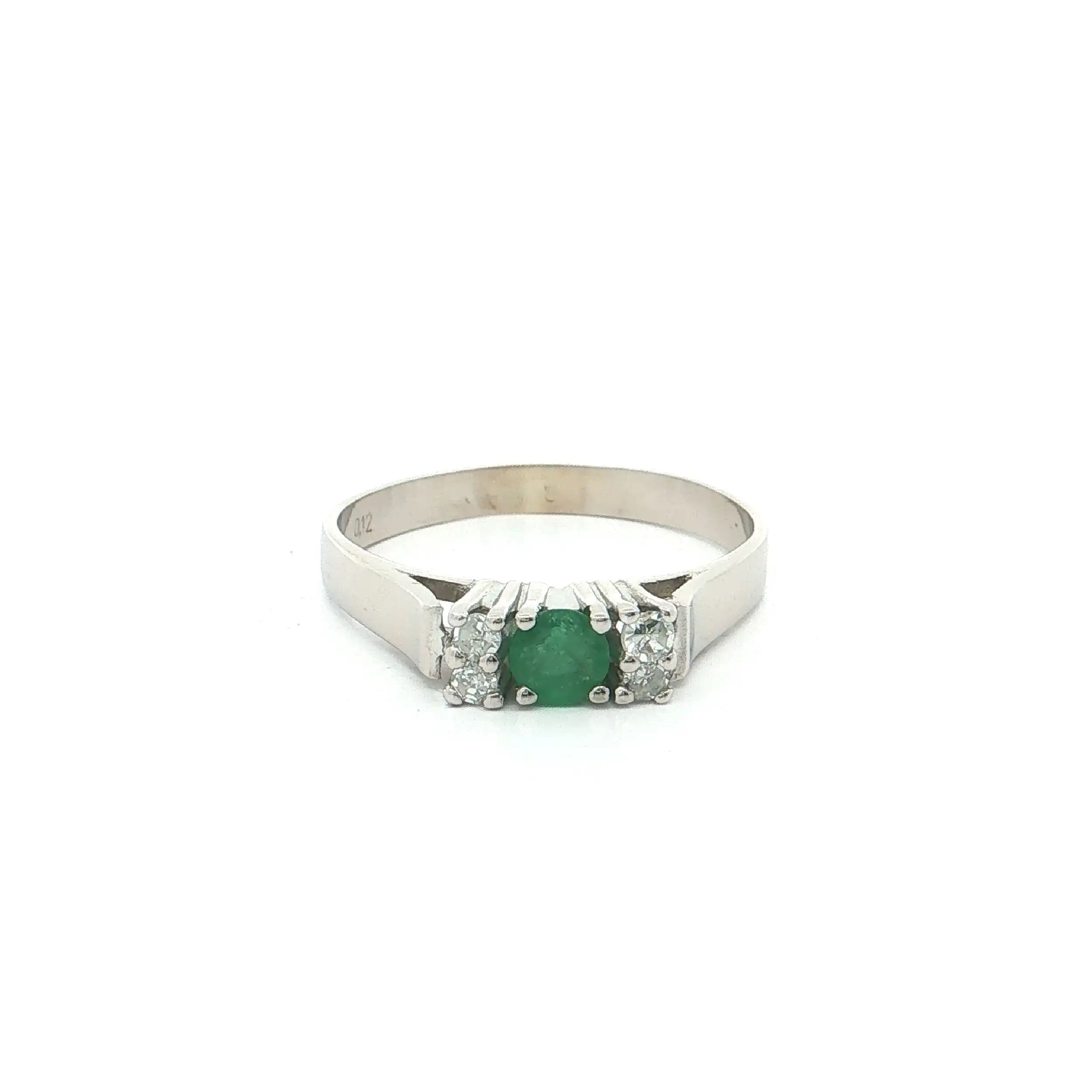 Ring Weißgold mit Smaragd und Diamanten, graviert mit 0,12ct Ring Weißgold mit Smaragd und Diamanten, graviert mit 0,12ct