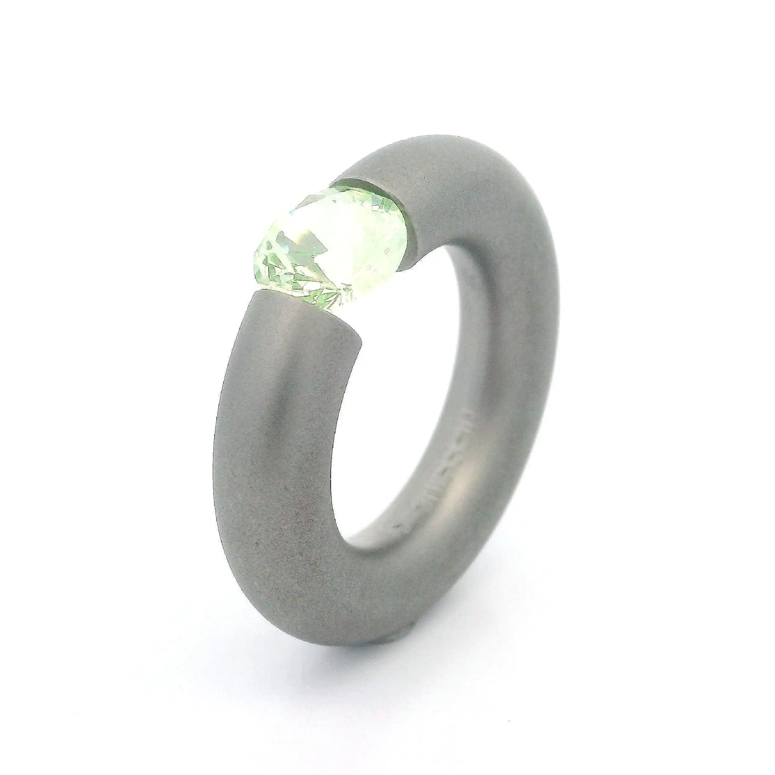Spannring Edelstahl Niessing mit synthetischem Chrysolith Spannring Edelstahl Niessing mit synthetischem Chrysolith