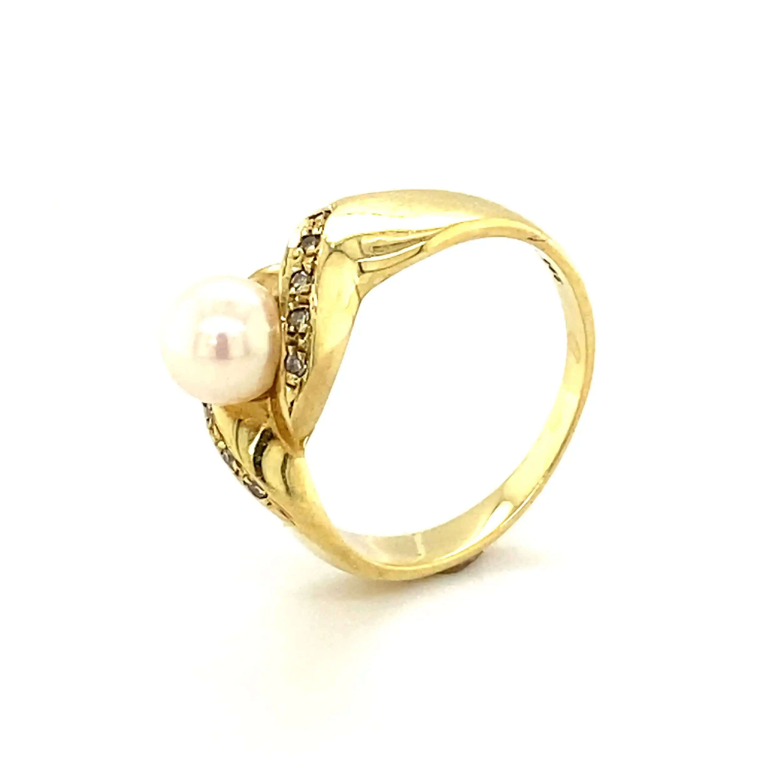 Ring Gelbgold mit Perle und Diamanten Ring Gelbgold mit Perle und Diamanten