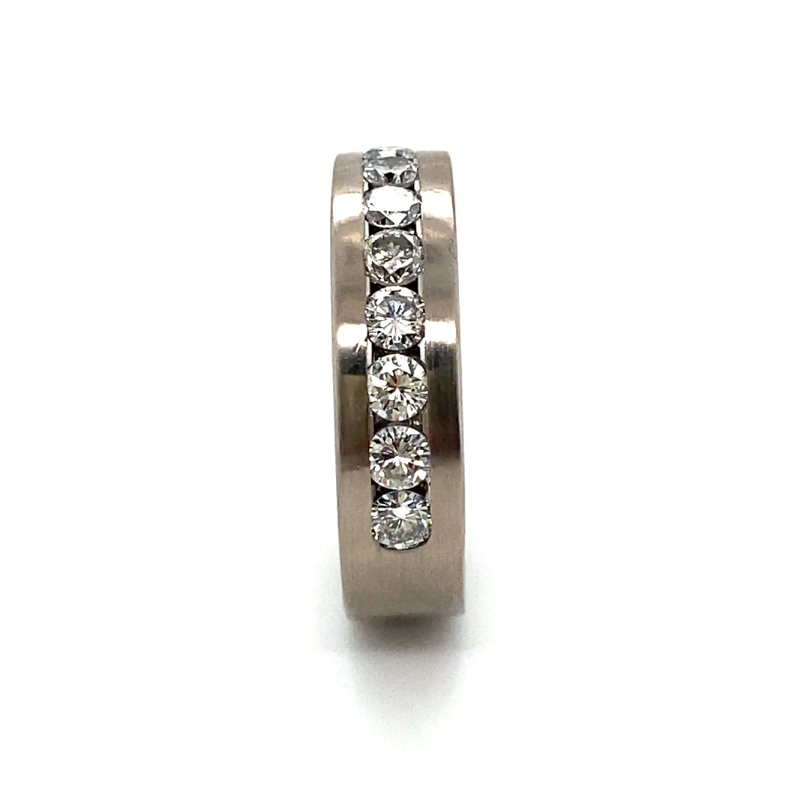 Ring Weißgold mit Brillanten in Kanalfassung Ring Weißgold mit Brillanten in Kanalfassung
