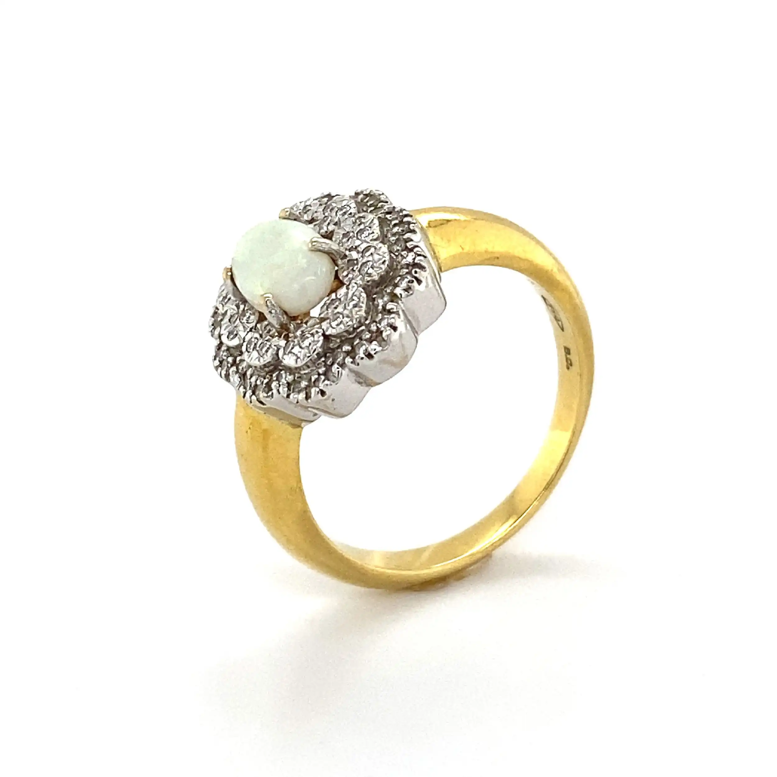 Ring Bicolor mit Opal und Brillanten Ring Bicolor mit Opal und Brillanten
