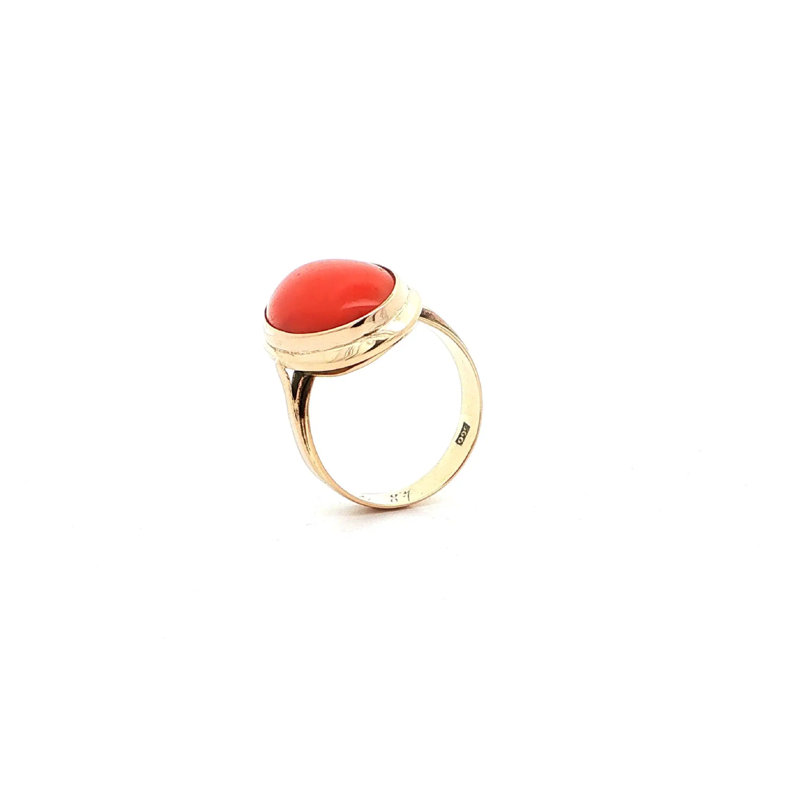 Ring Gelbgold mit Koralle