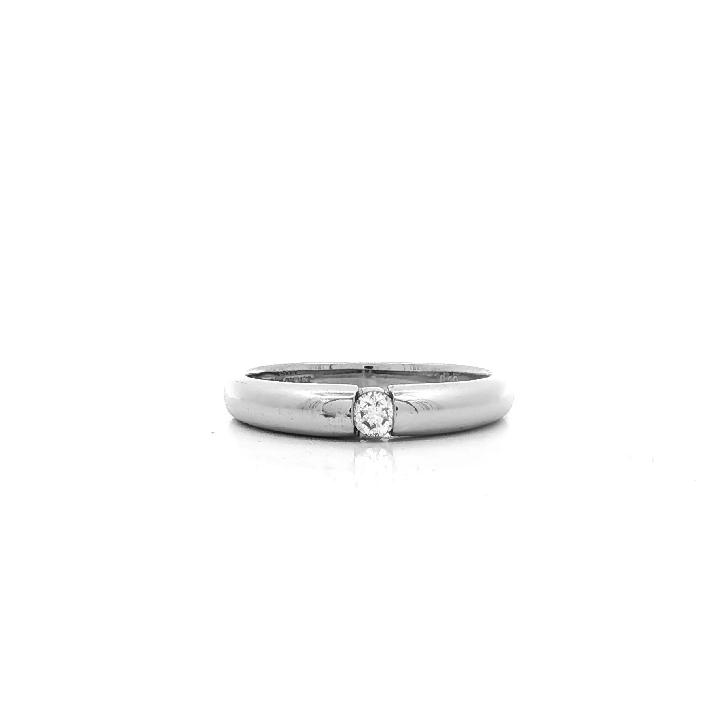 Ring Weißgold Christ mit Brillant, graviert mit 0,10 ct Ring Weißgold Christ mit Brillant, graviert mit 0,10 ct