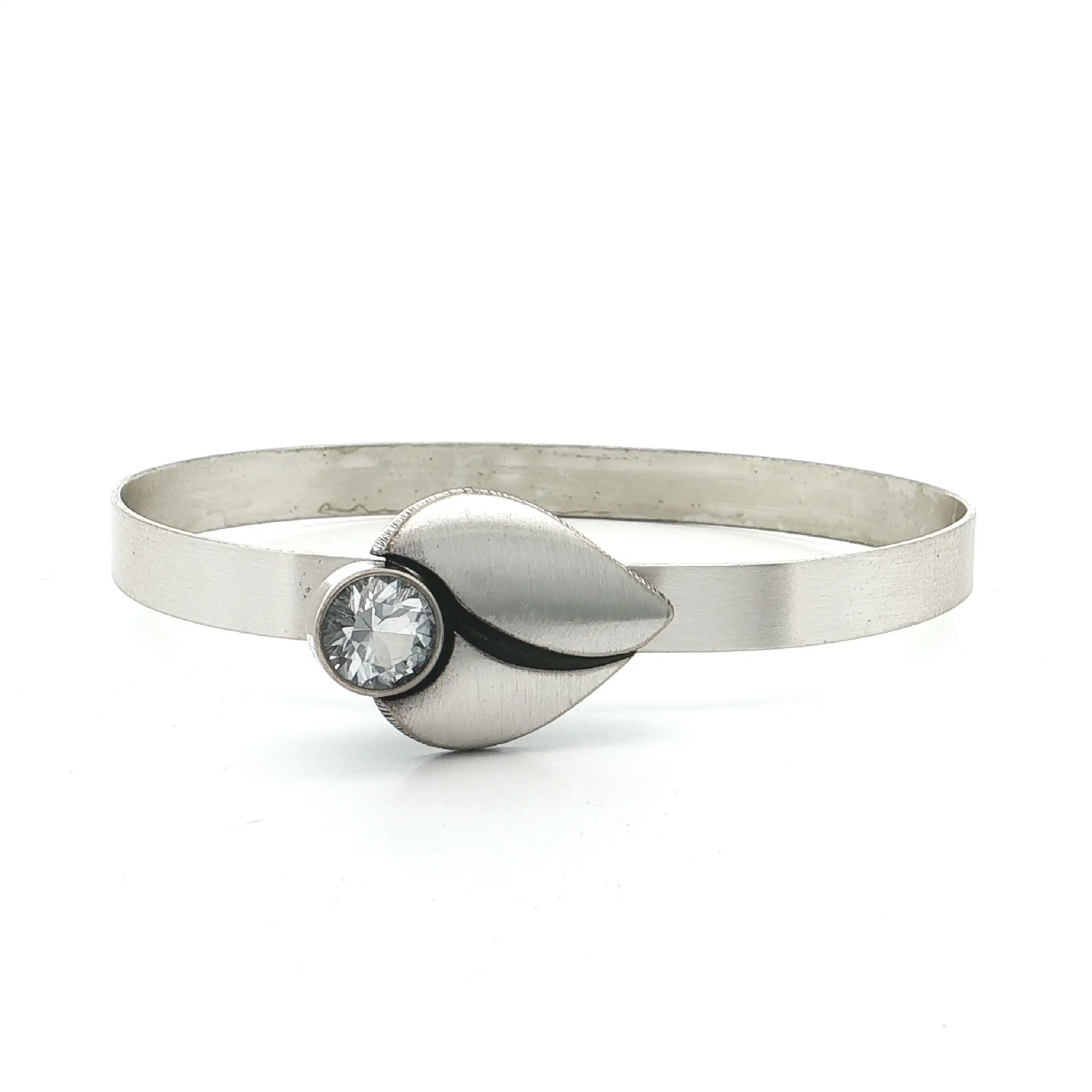 Armreif Silber mattiert mit Bergkristall