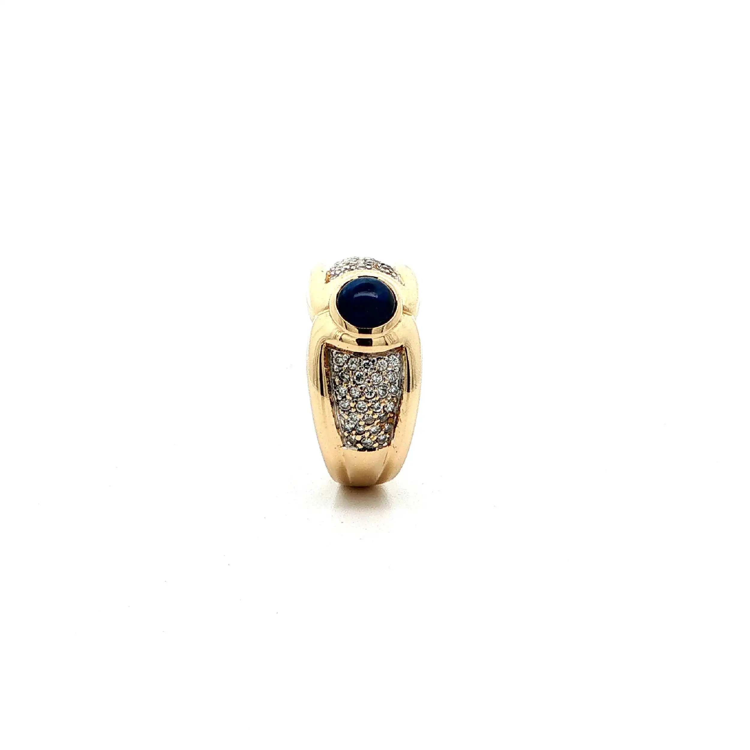 Ring mit Saphir Cabochon & Brillanten Ring mit Saphir Cabochon & Brillanten