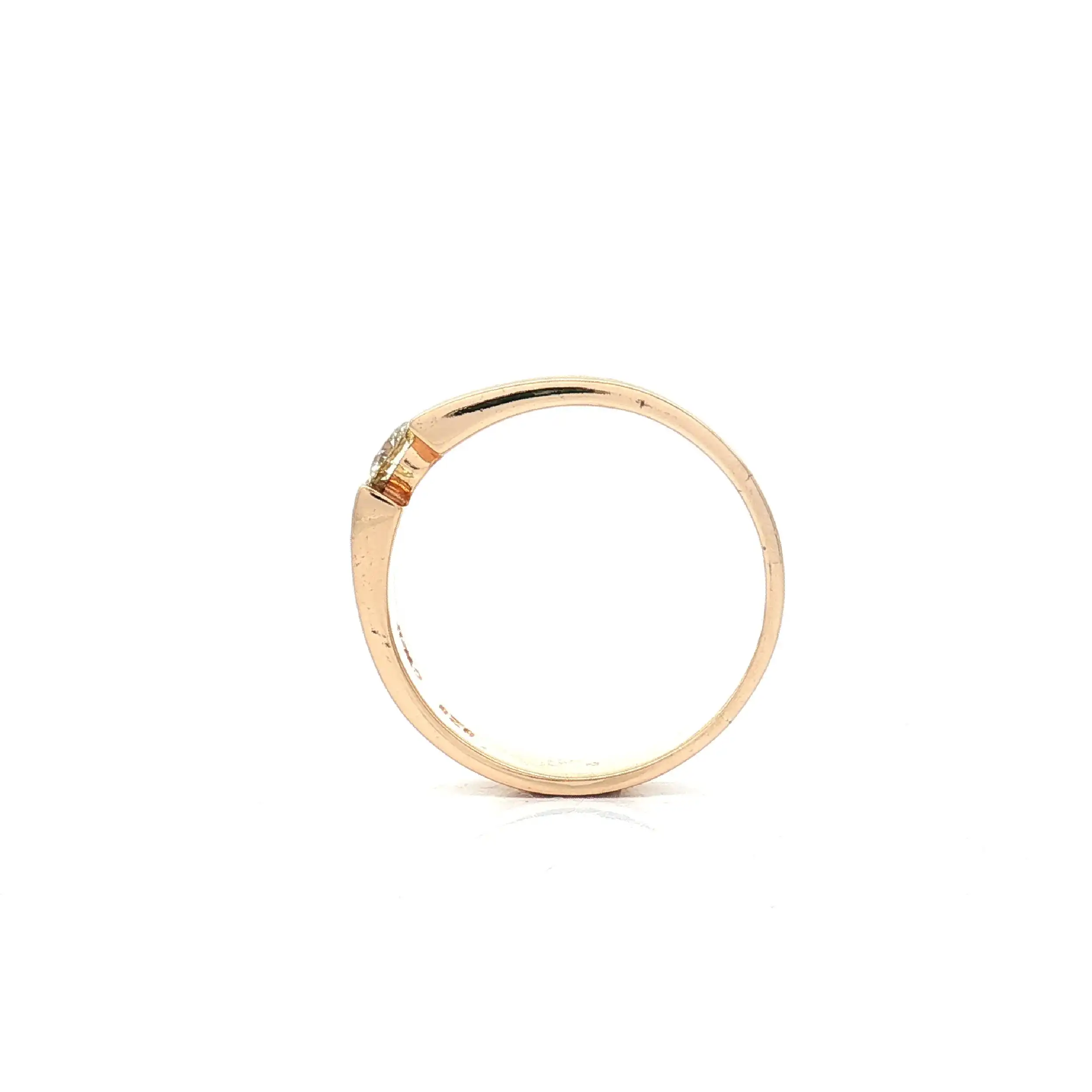 Ring Gelbgold Christ mit Brillant Solitär, graviert mit 0,20 ct Ring Gelbgold Christ mit Brillant Solitär, graviert mit 0,20 ct