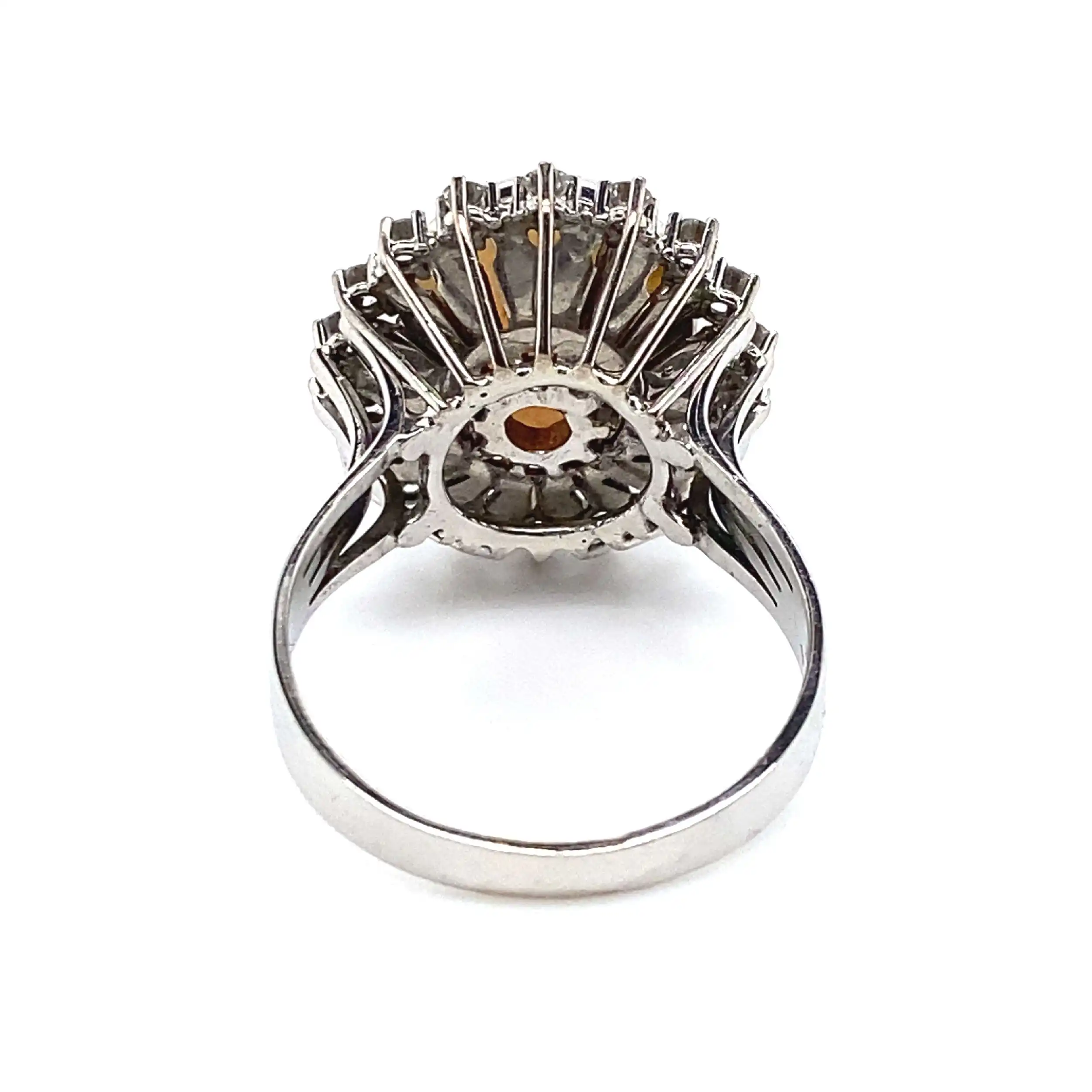 Ring Weißgold mit Opal und Diamanten, graviert mit 0,49ct. Ring Weißgold mit Opal und Diamanten, graviert mit 0,49ct.