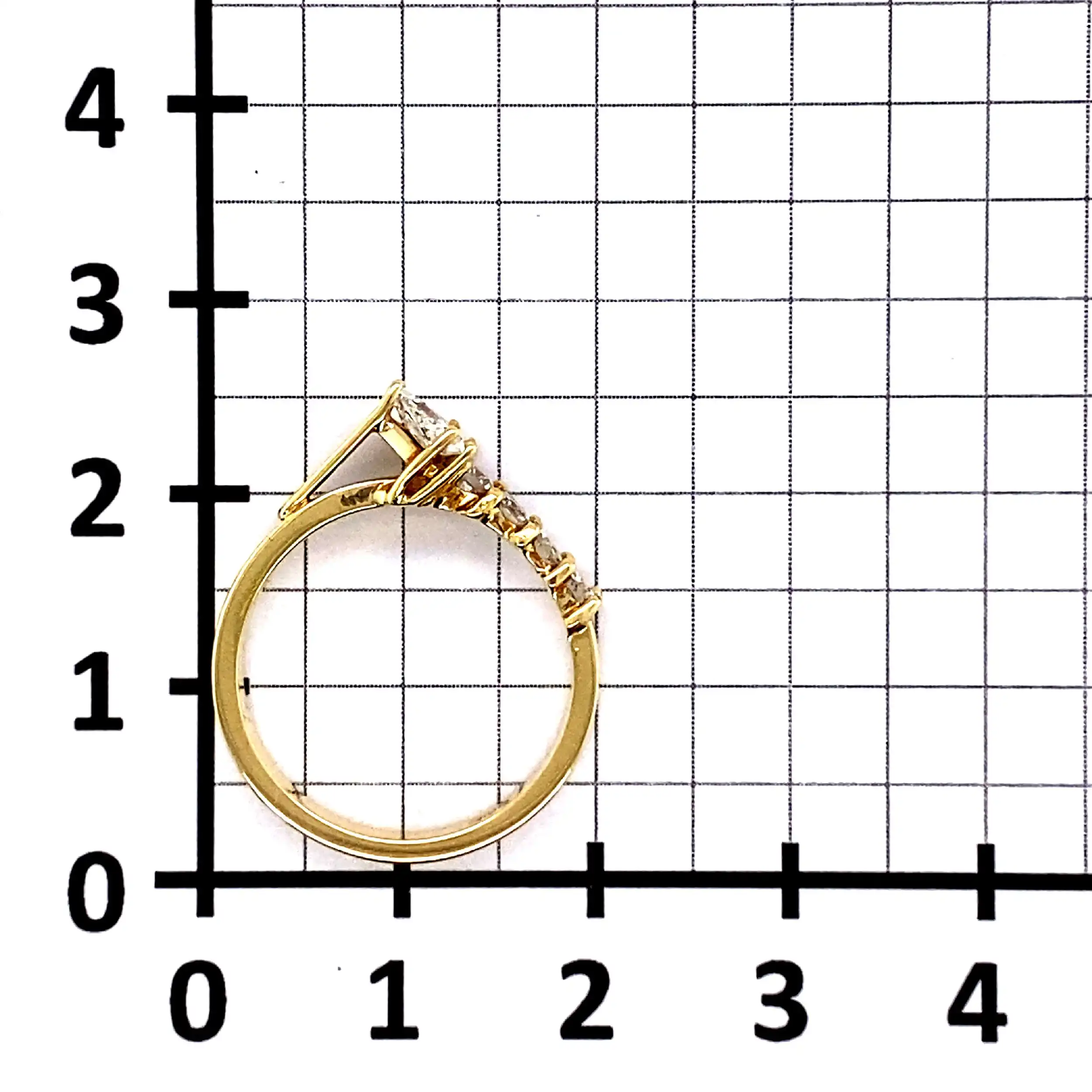 Ring Gelbgold mit Triangel-Diamant-Solitär & Brillanten