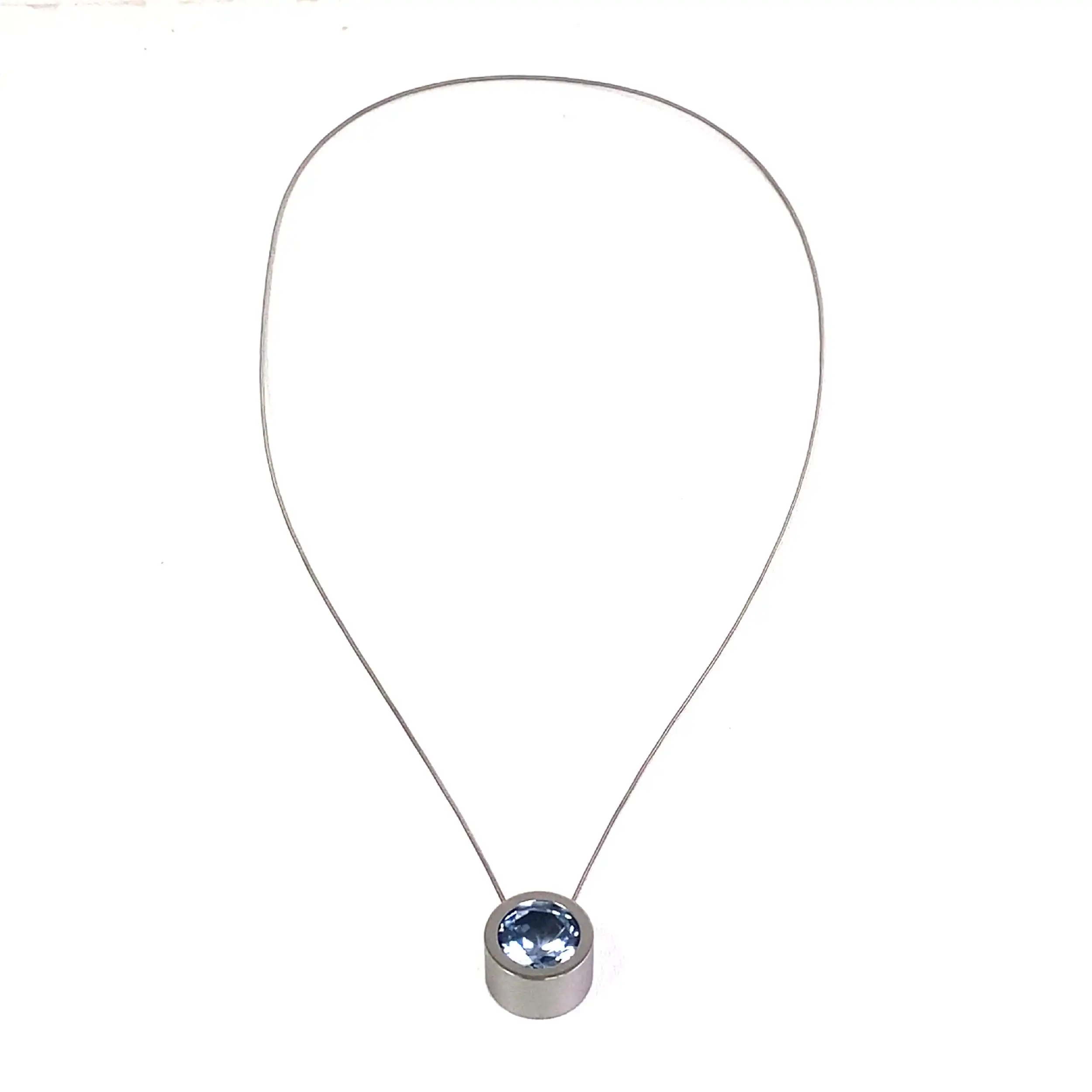 Kette mit Anhänger Niessing Stahl mit Aquamarin Spinell Kette mit Anhänger Niessing Stahl mit Aquamarin Spinell
