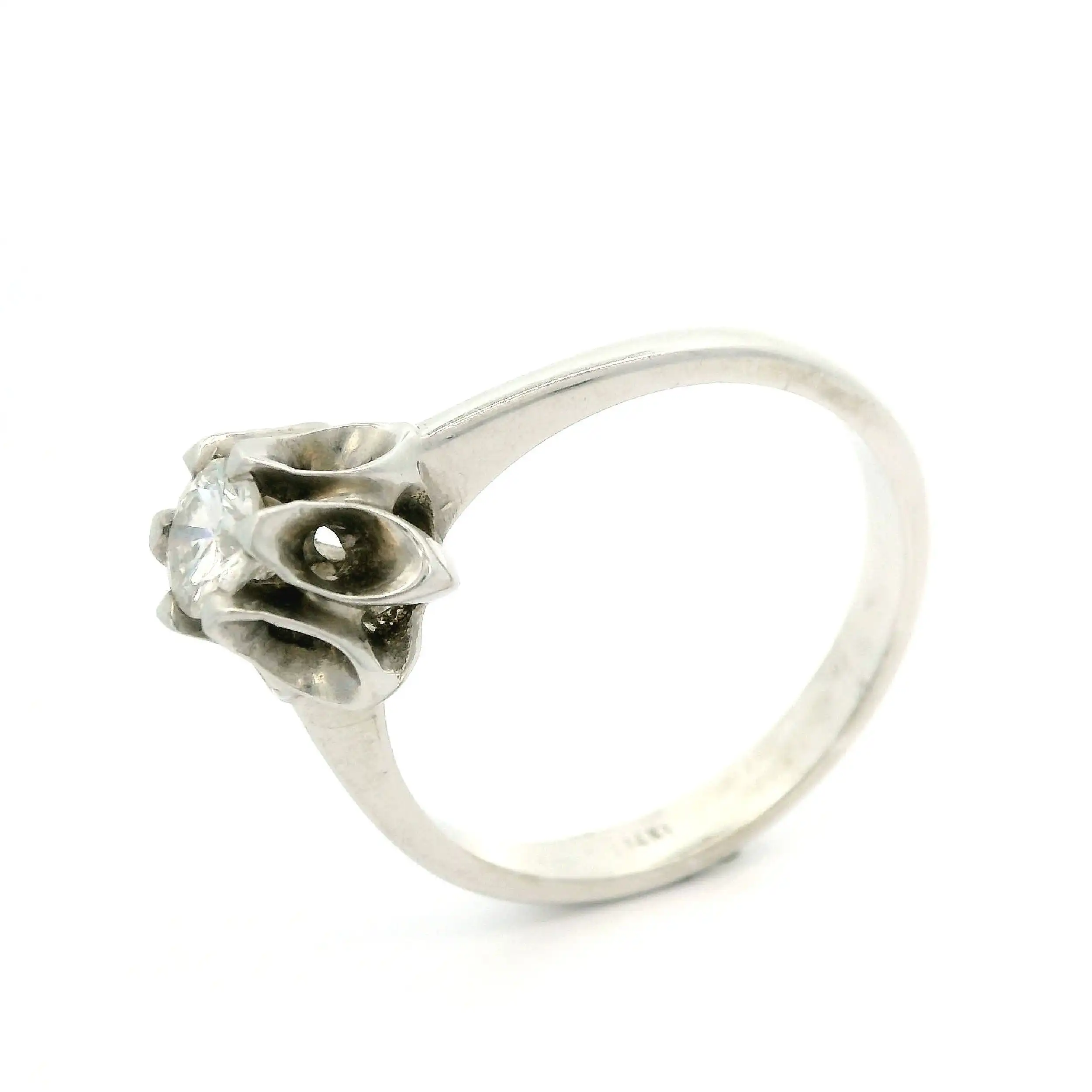 Ring Weißgold mit Brillant, graviert mit 0,38ct. Ring Weißgold mit Brillant, graviert mit 0,38ct.