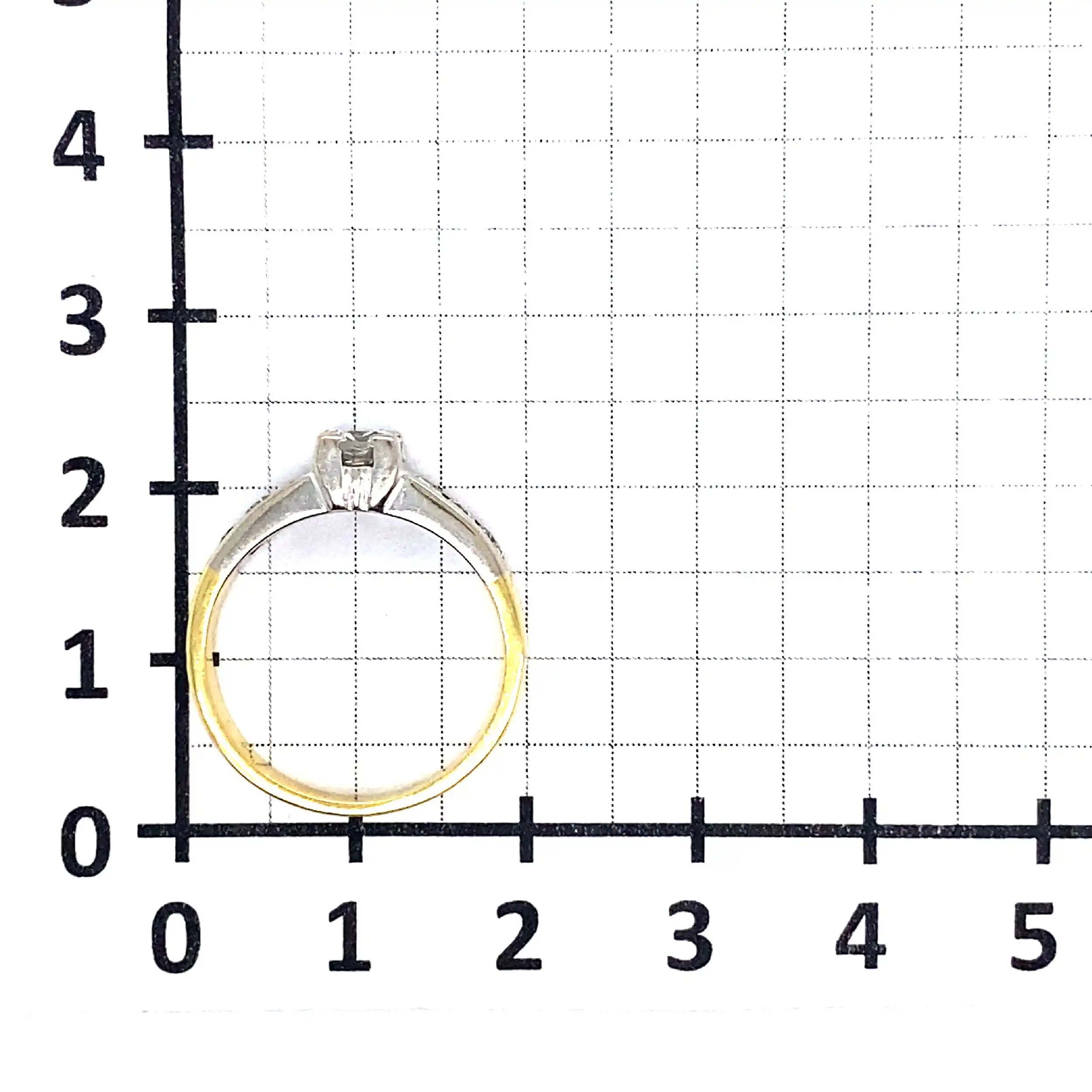 Ring Bicolor mit Solitär Brillant und Melee in Kanalfassung Ring Bicolor mit Solitär Brillant und Melee in Kanalfassung
