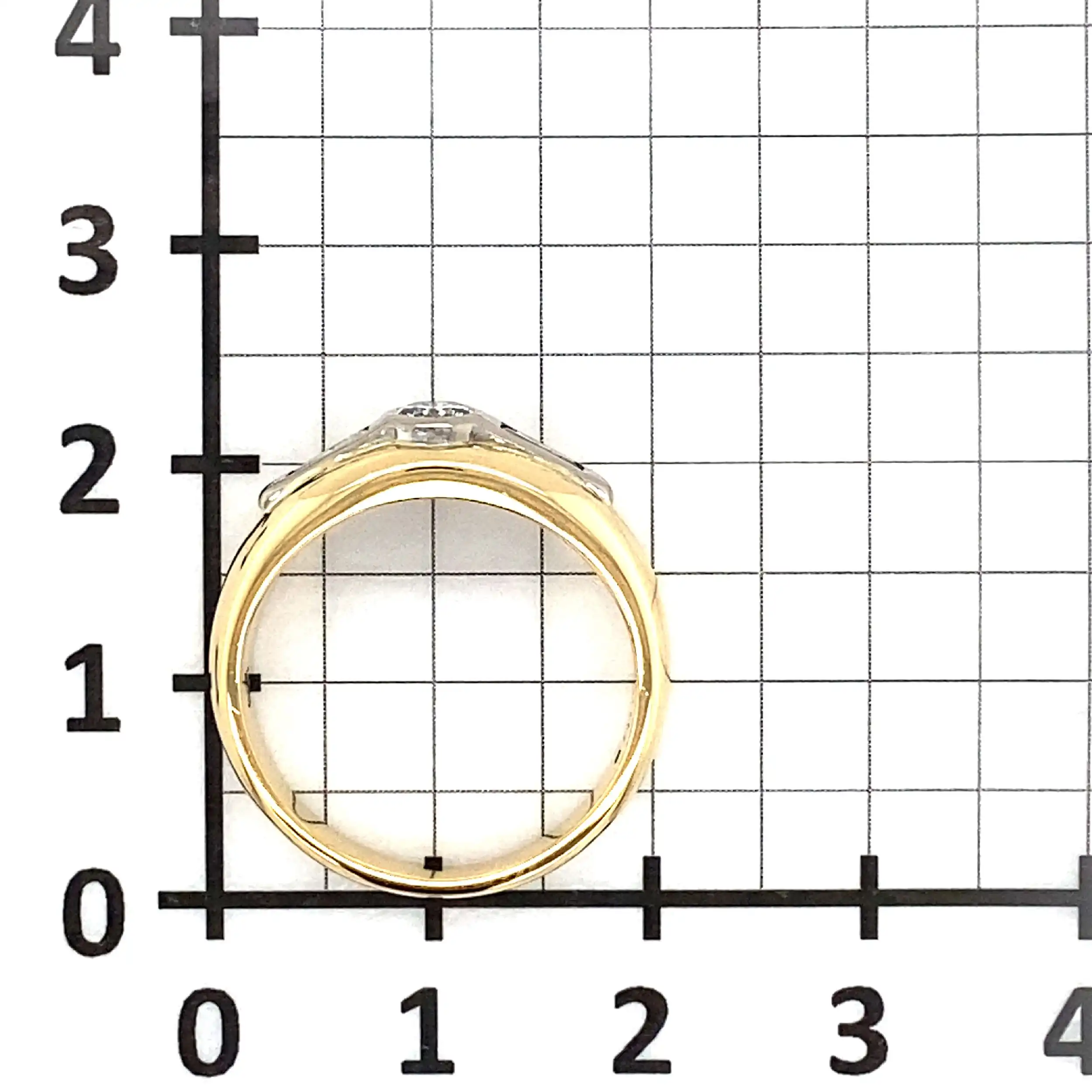 Ring Bicolor mit Brillant und Diamanten um Trapez-Schliff Ring Bicolor mit Brillant und Diamanten um Trapez-Schliff