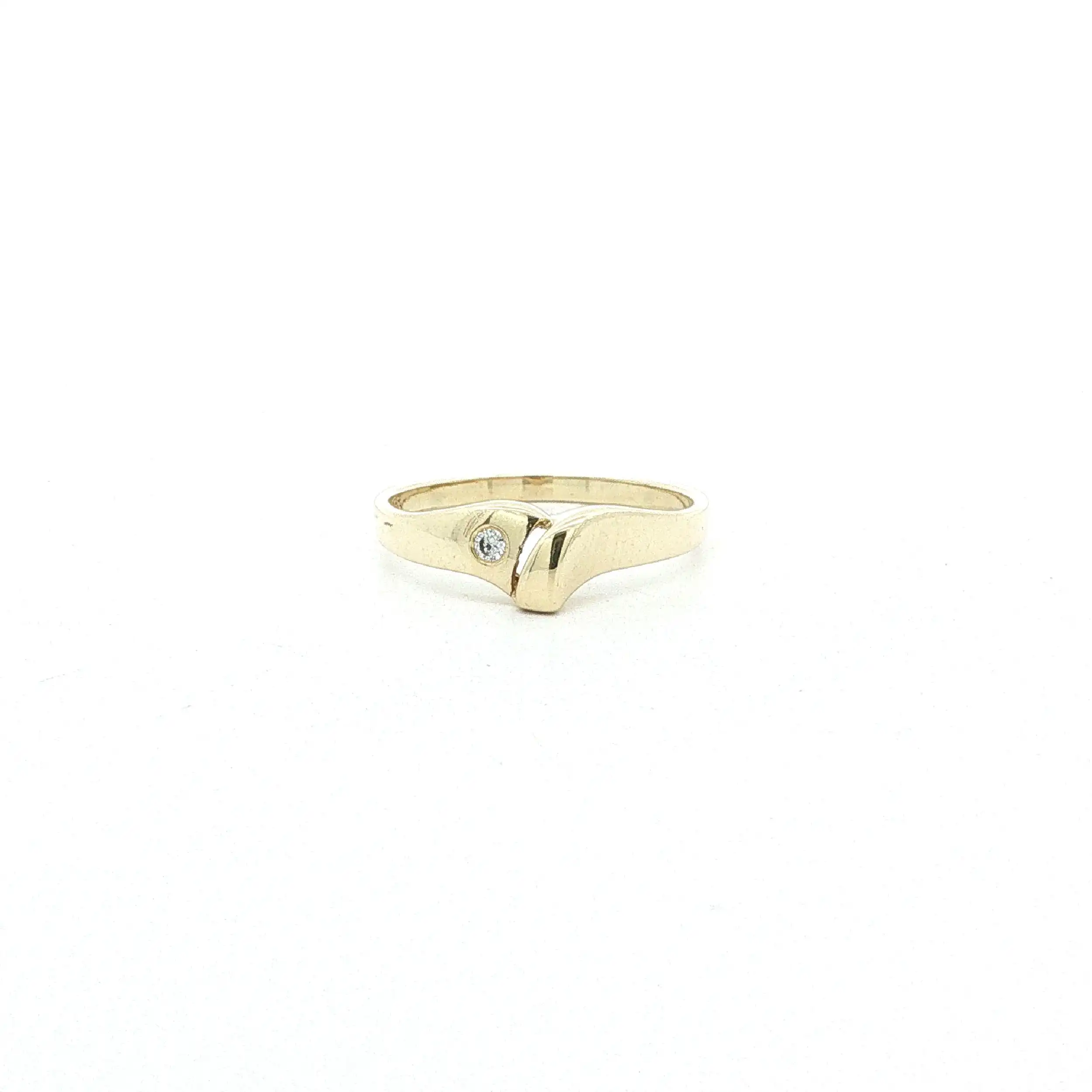 Ring Gelbgold mit Brillant, graviert mit 0,03ct. Ring Gelbgold mit Brillant, graviert mit 0,03ct.