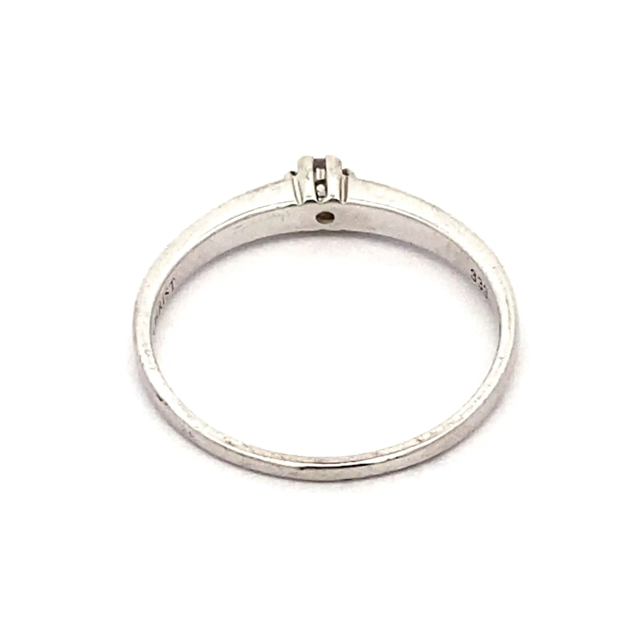 Ring Weißgold "Christ" mit Brillant Solitär, graviert mit 0,08ct Ring Weißgold "Christ" mit Brillant Solitär, graviert mit 0,08ct