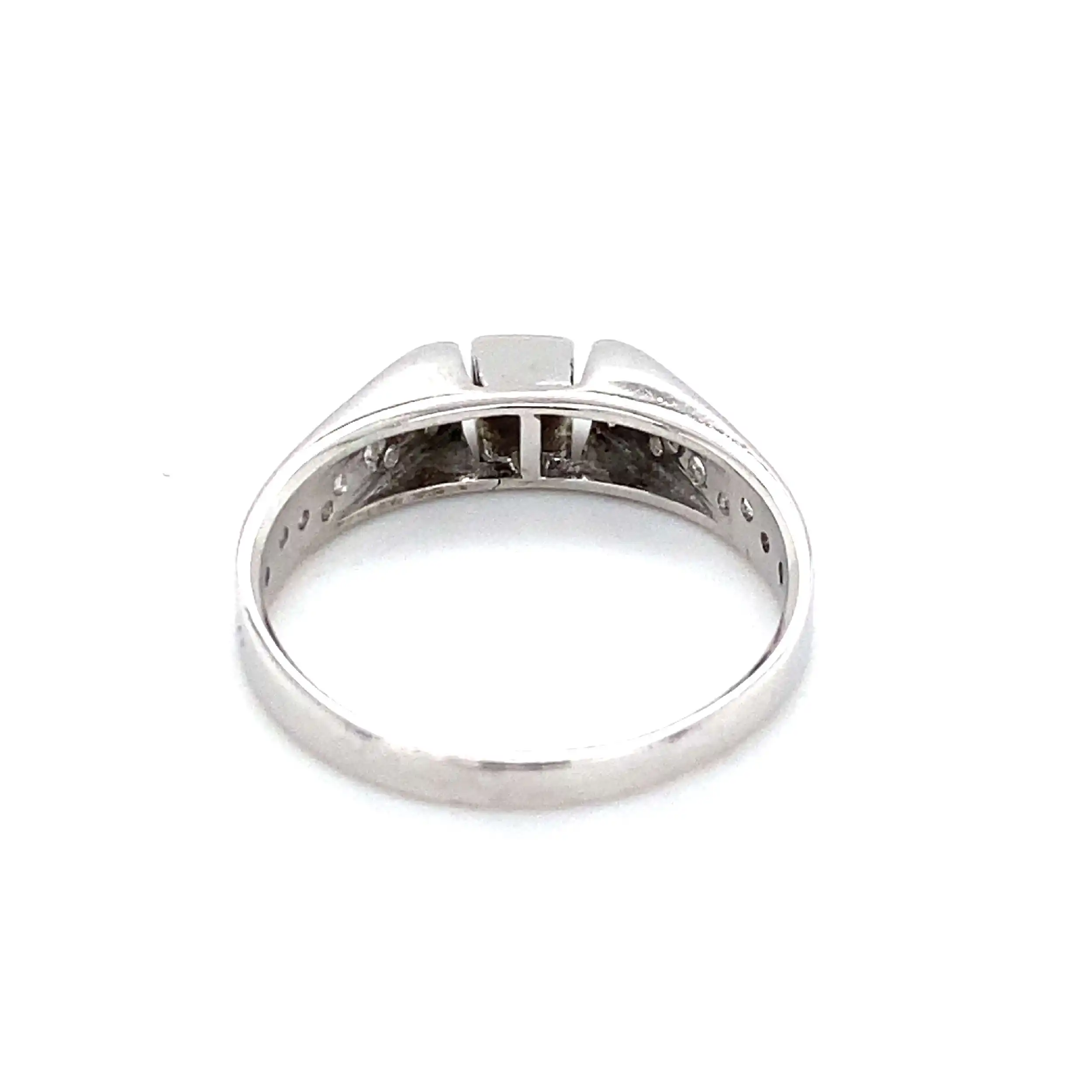 Ring Weißgold mit Brillant, graviert mit 0,01ct.