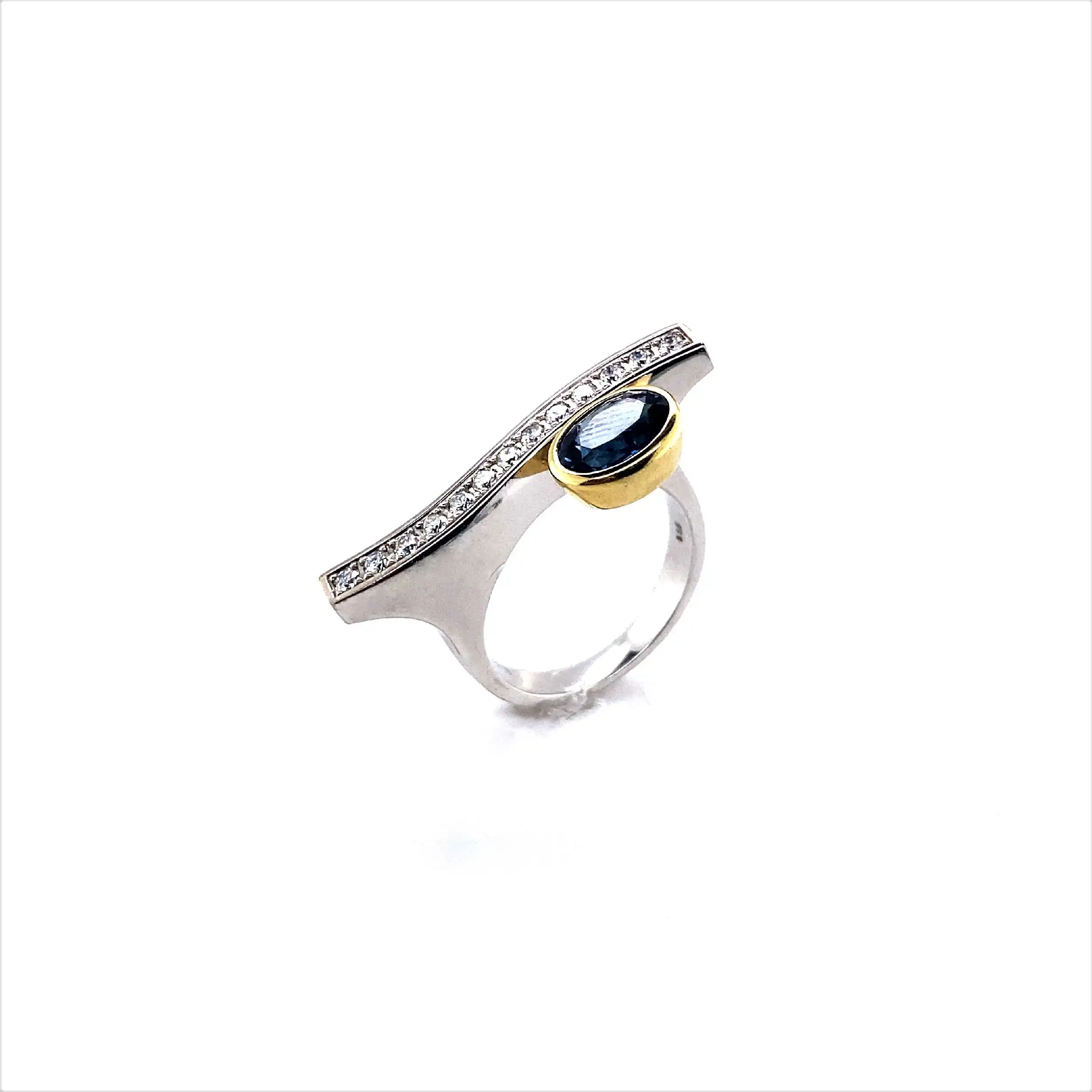 Ring Bicolor mit Brillanten und Saphir