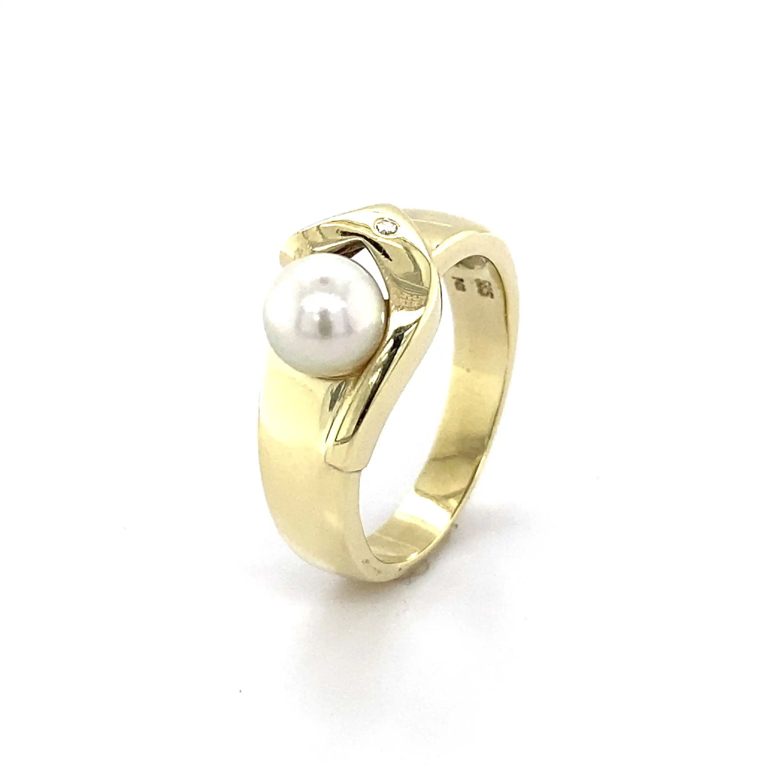 Ring Gelbgold mit Perle und Brillant Ring Gelbgold mit Perle und Brillant