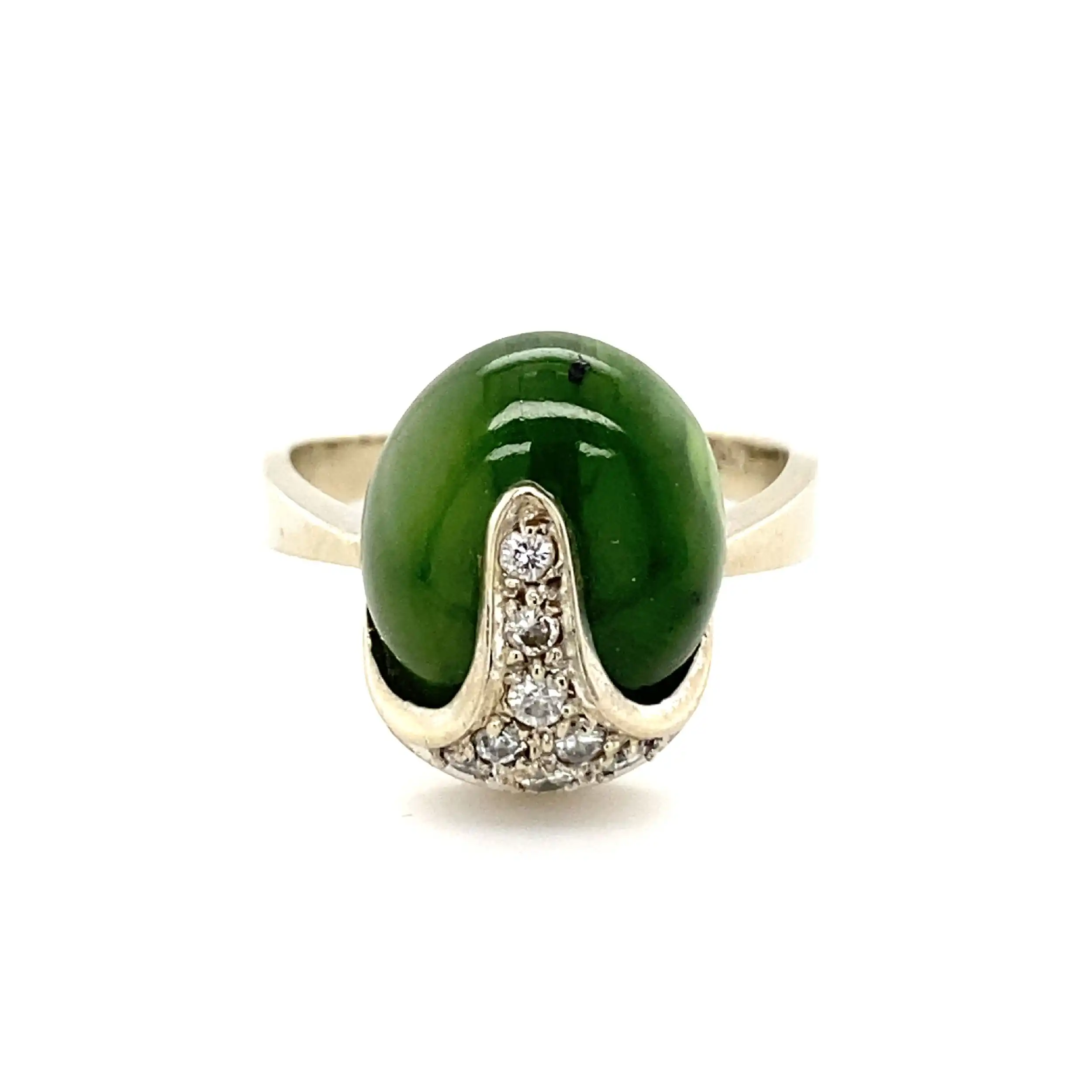 Ring Weißgold mit Nephrit Jade & Brillanten, graviert mit 0,20ct. Ring Weißgold mit Nephrit Jade & Brillanten, graviert mit 0,20ct.