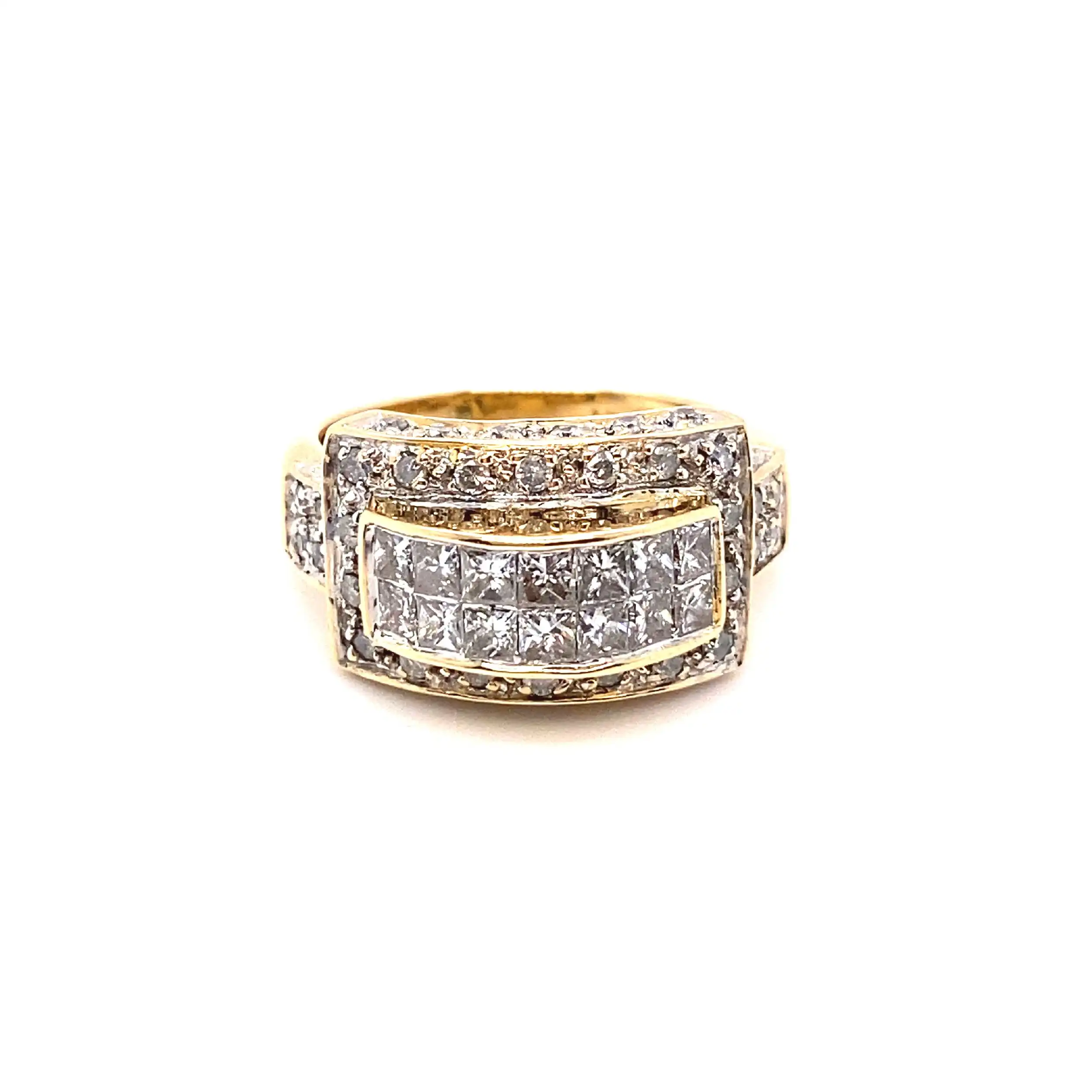 Ring mit Princess Cut, Diamanten und Brillanten Ring mit Princess Cut, Diamanten und Brillanten