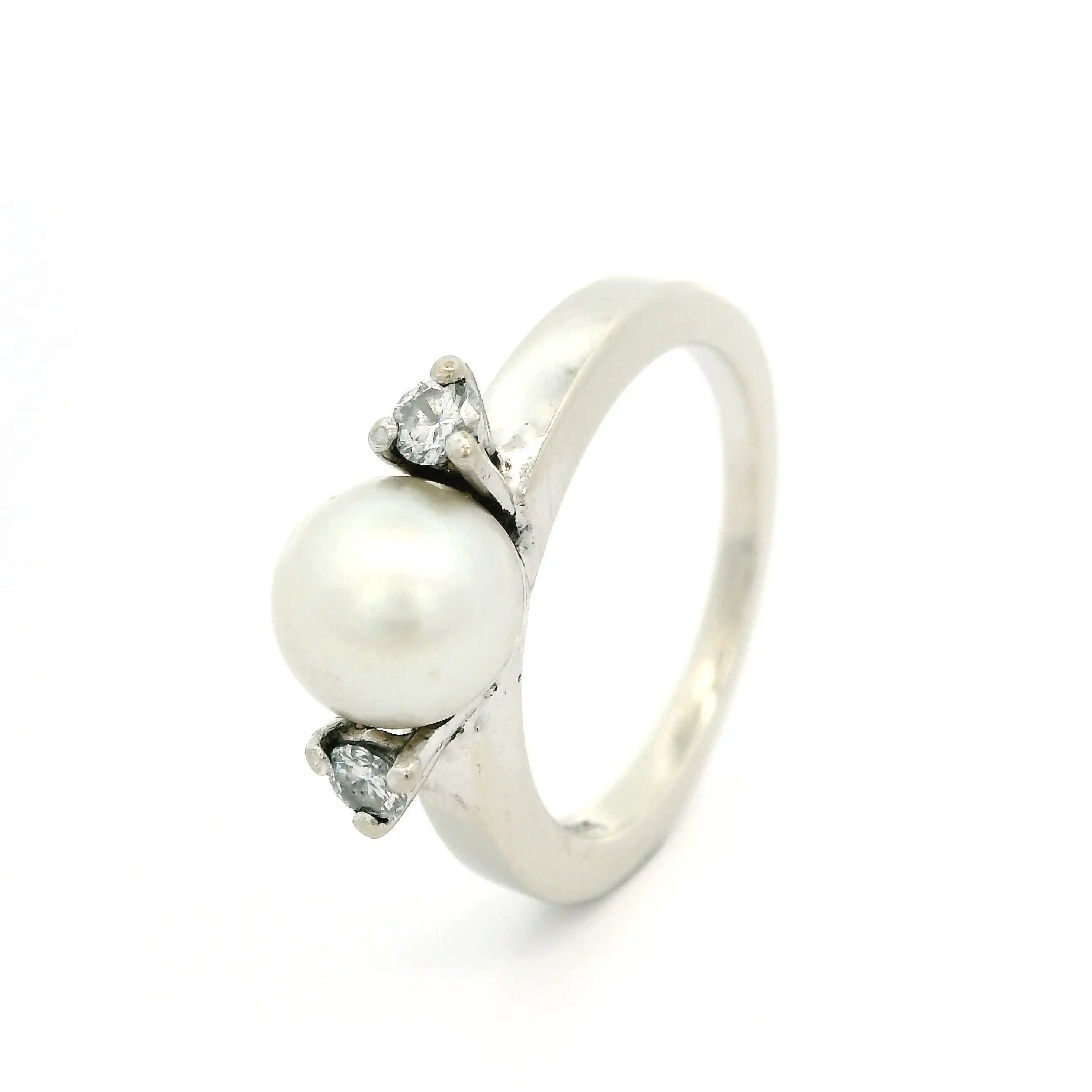 Ring Weißgold mit Perle und Brillanten Ring Weißgold mit Perle und Brillanten