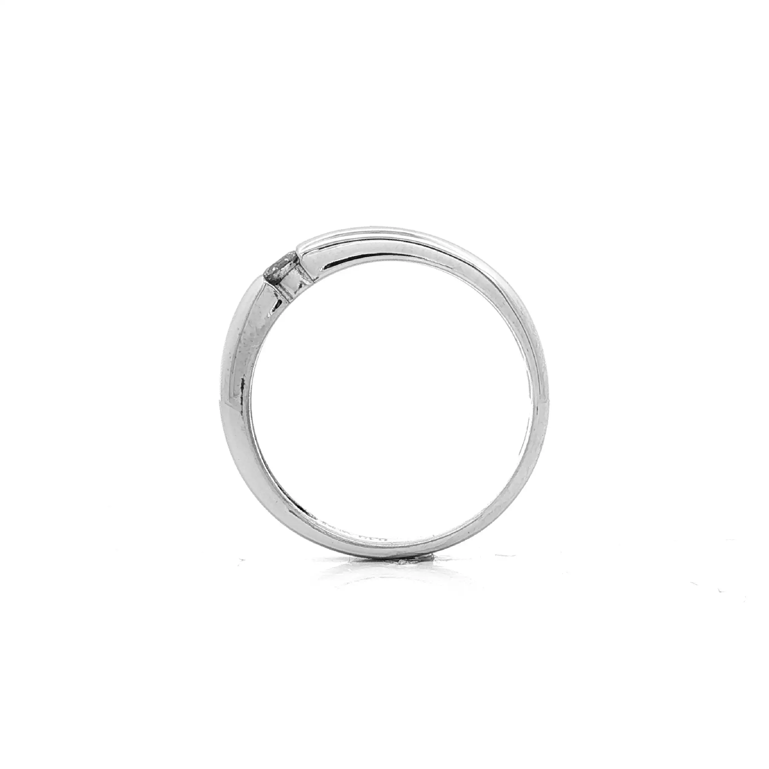 Ring Weißgold Christ mit Brillant, graviert mit 0,10 ct Ring Weißgold Christ mit Brillant, graviert mit 0,10 ct