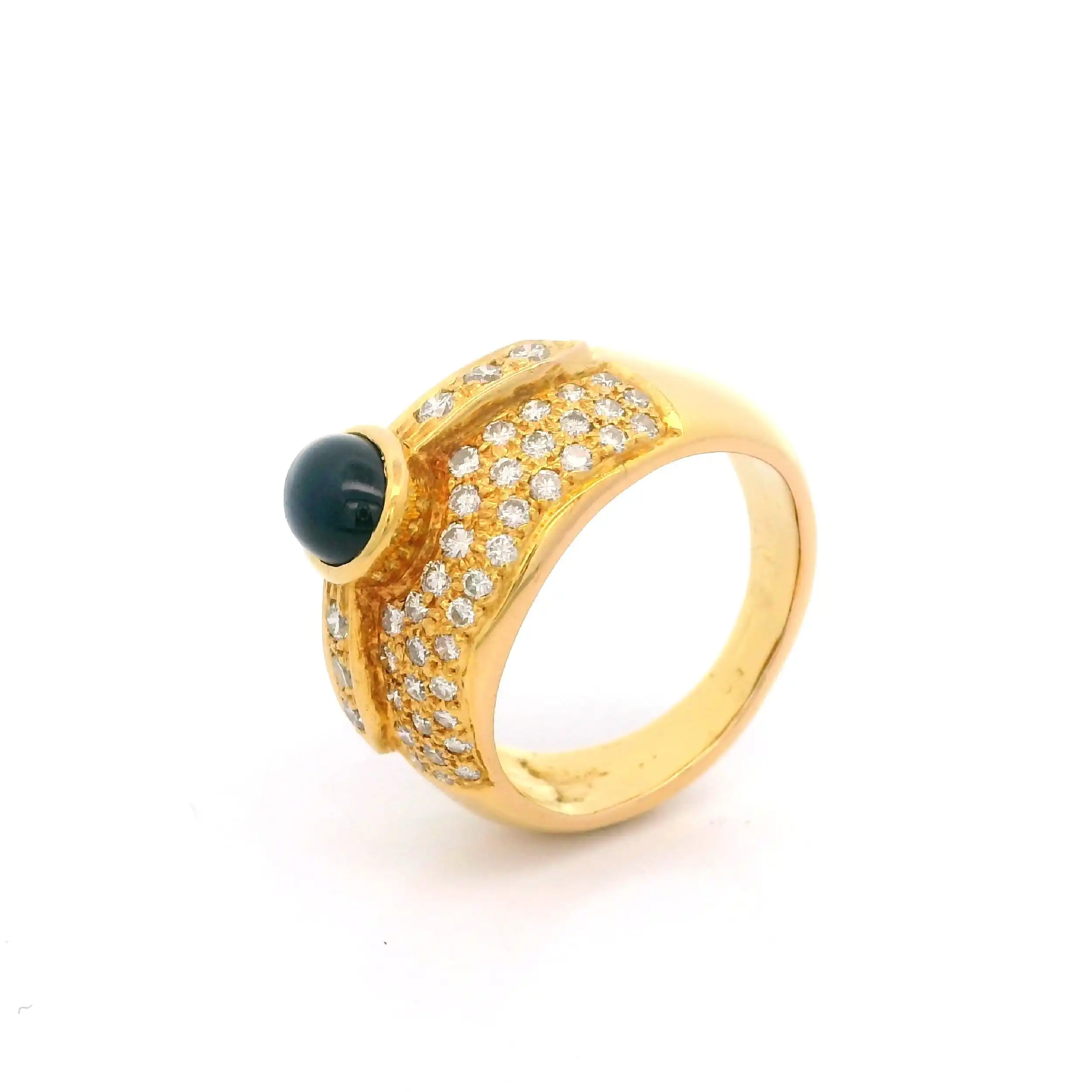 Ring Gelbgold mit Saphir Cabochon und Brillanten