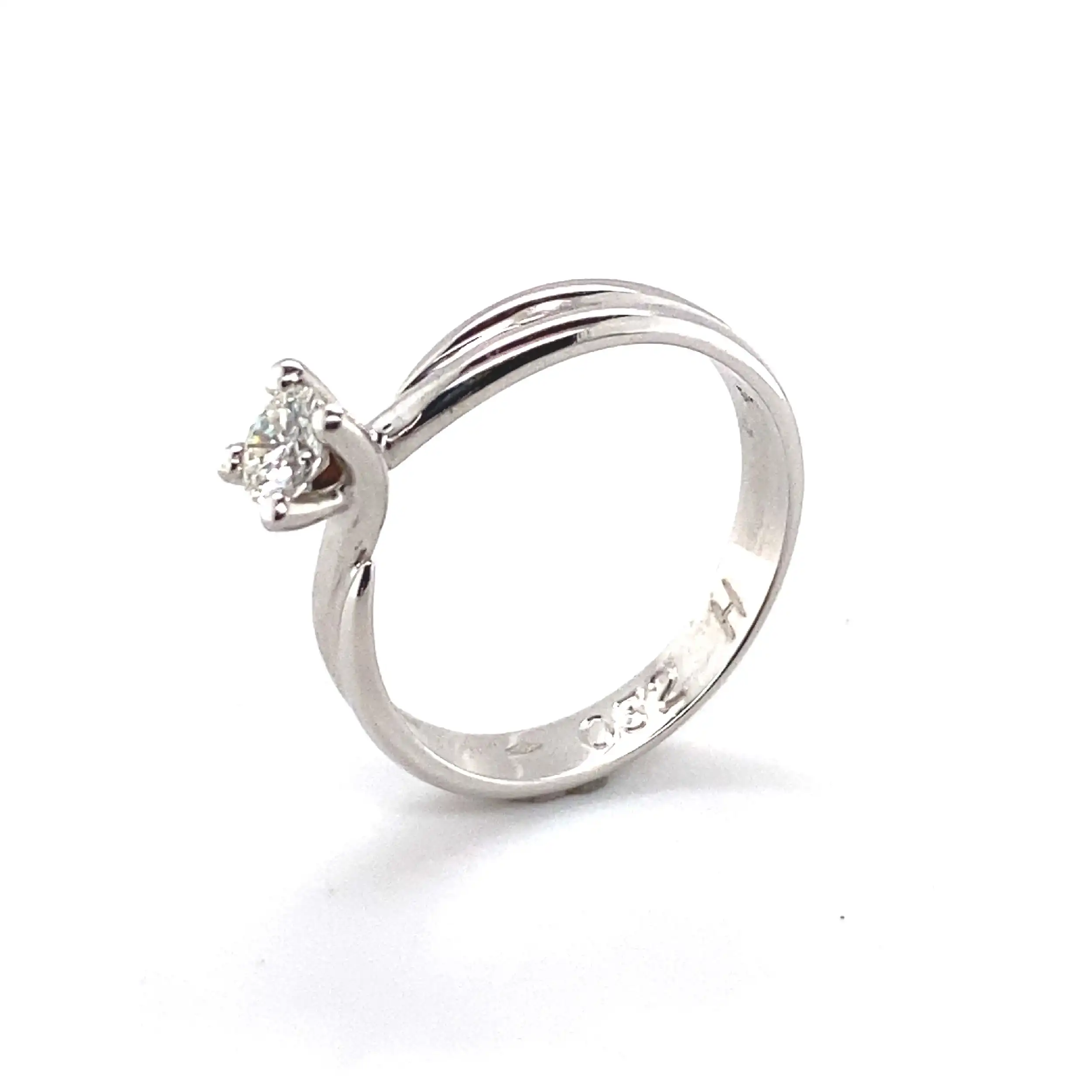 Ring Weißgold mit Brillant Solitär, graviert mit 0,32ct. H