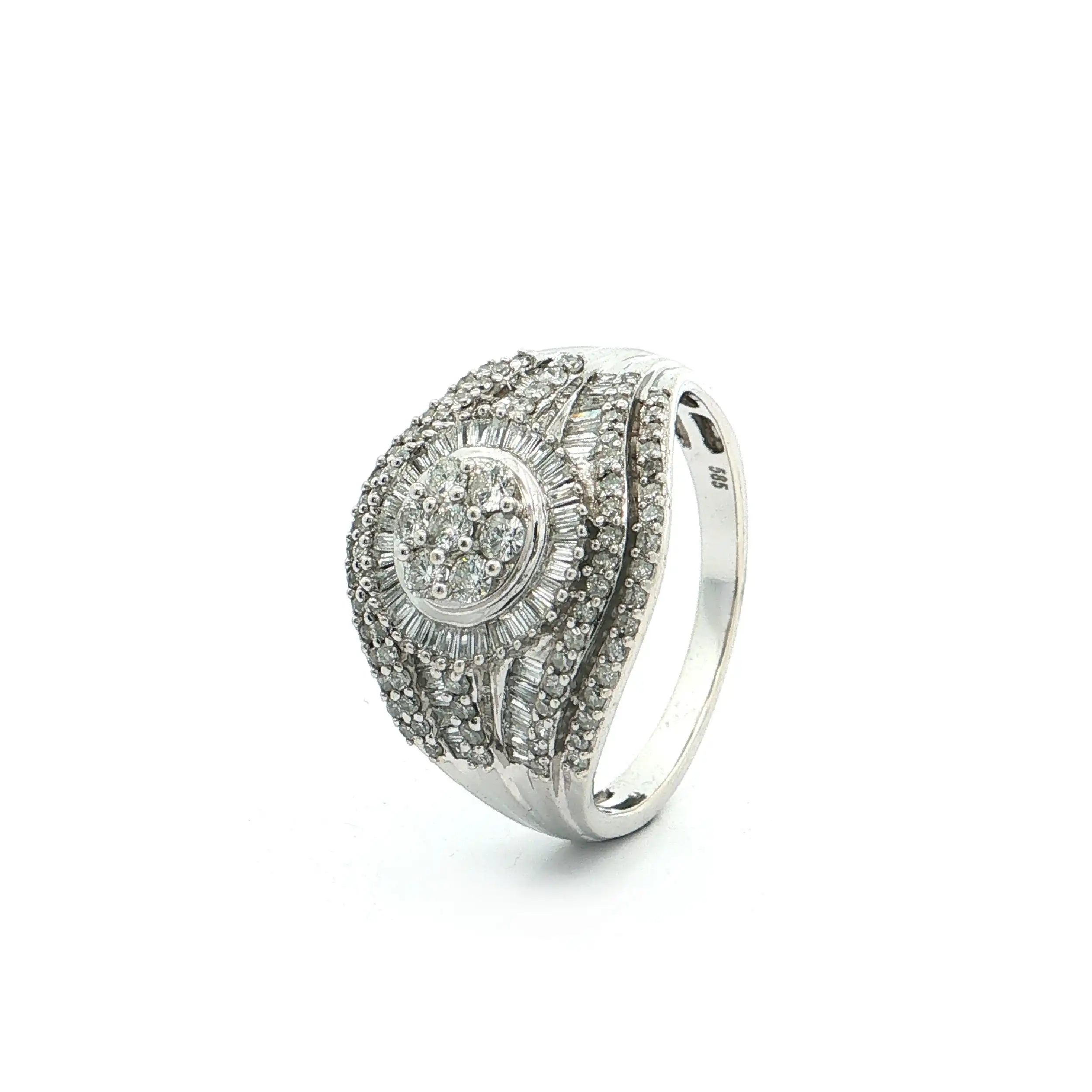 Ring WG mit Brillanten und Baguette Diamanten