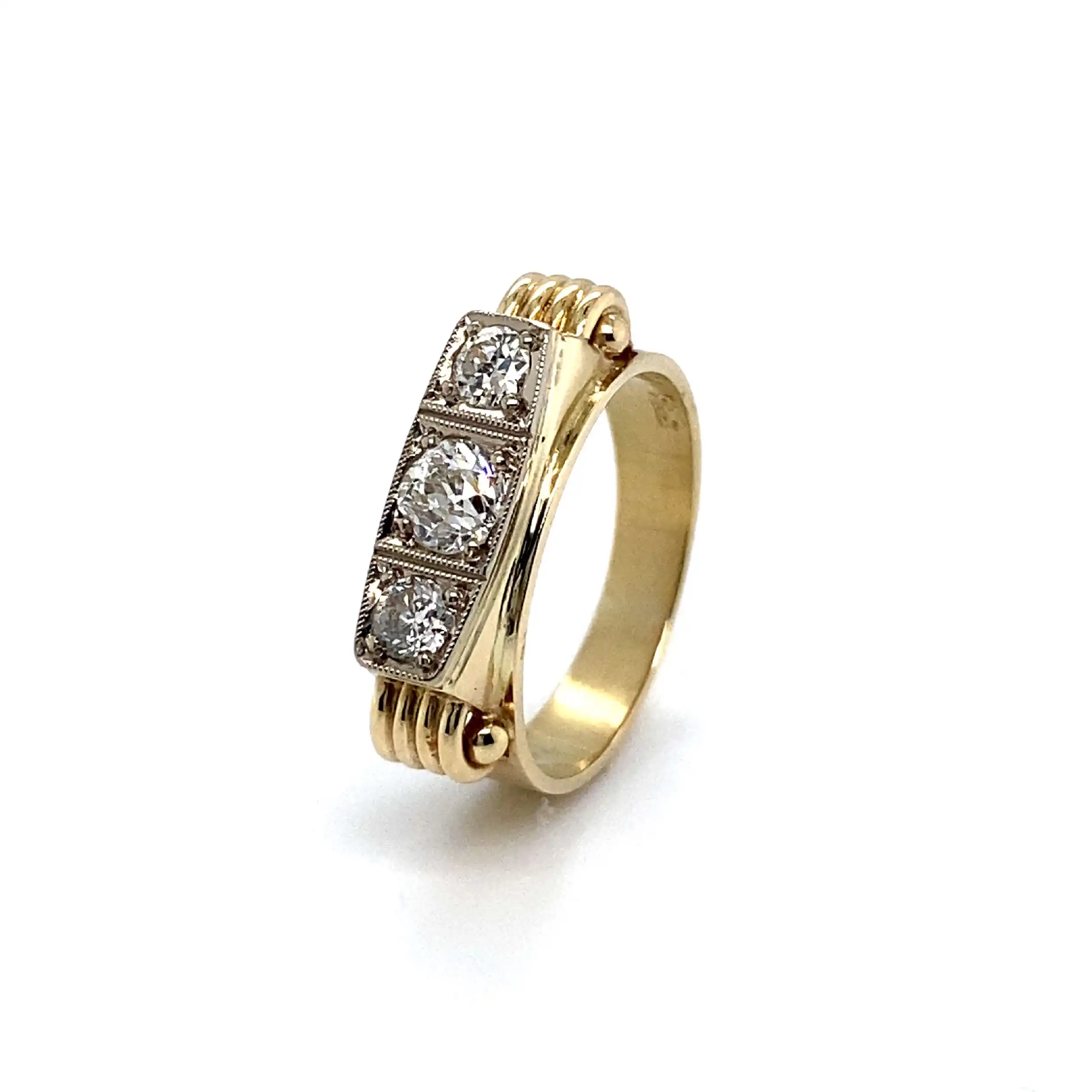 Ring mit einem Altschliff Diamant und 2 Brillanten Ring mit einem Altschliff Diamant und 2 Brillanten