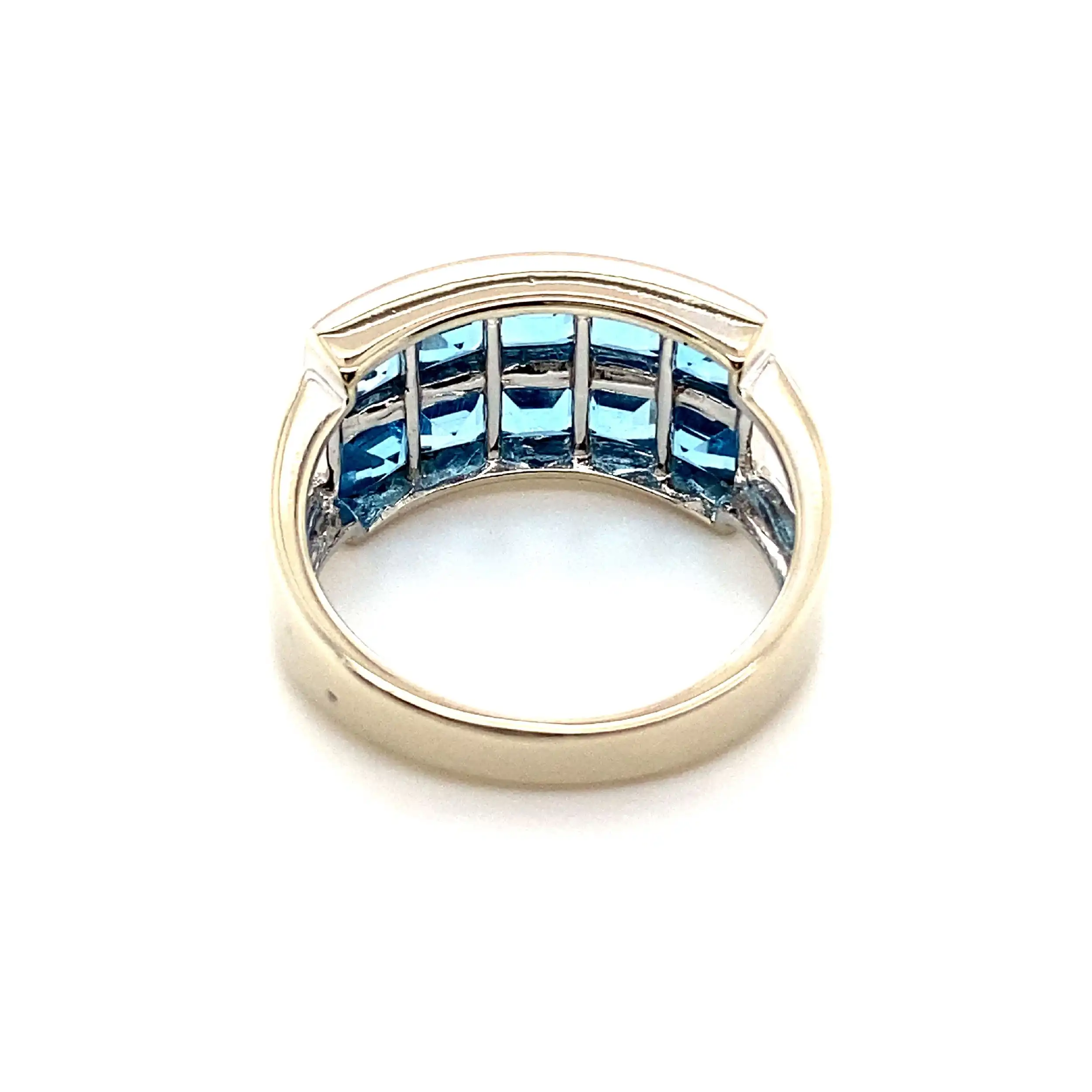 Ring Weißgold mit blauen Farbsteinen