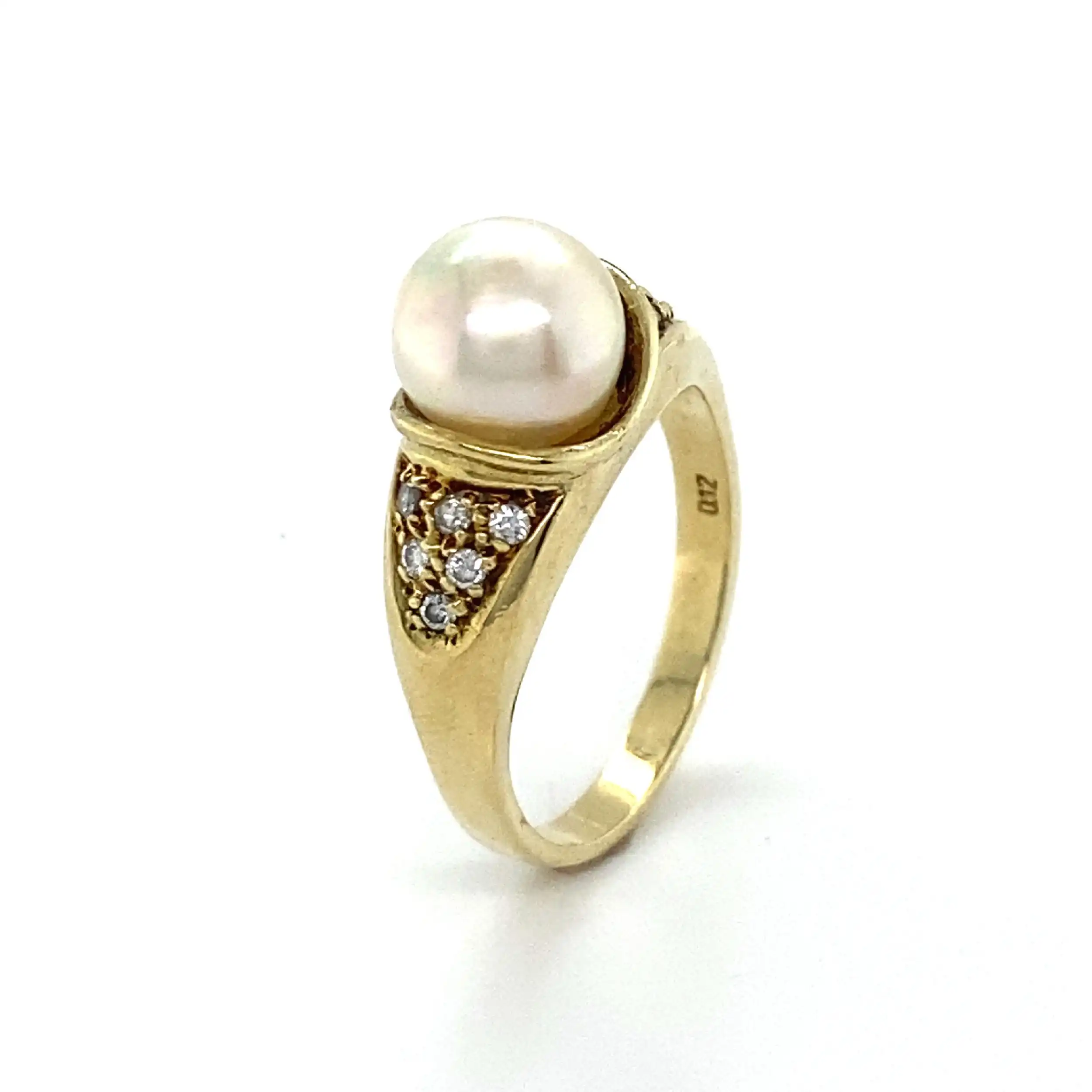 Ring Gelbgold mit Perle und Brillanten Ring Gelbgold mit Perle und Brillanten