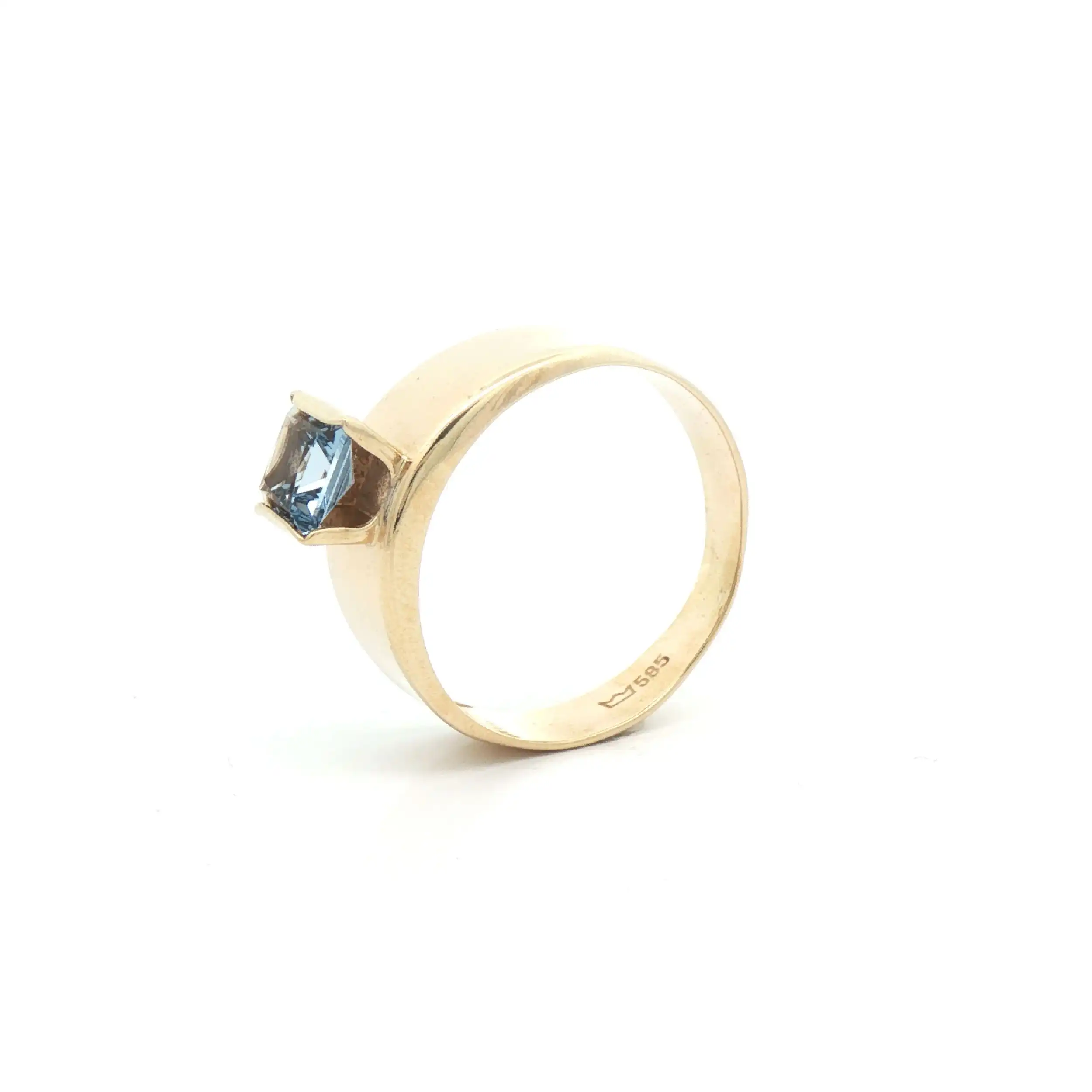 Ring Gelbgold mit Spinell Ring Gelbgold mit Spinell