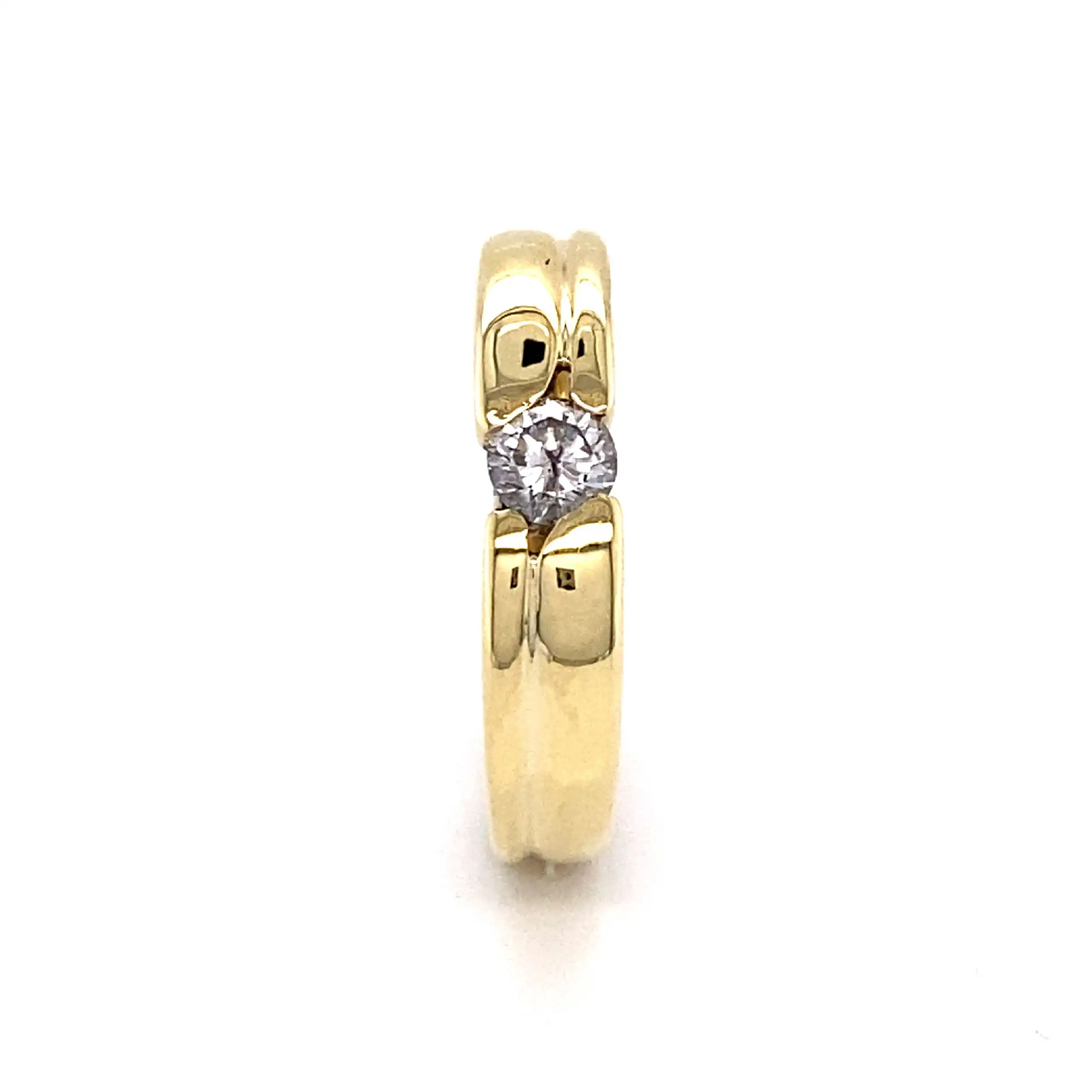Ring Gelbgold mit Brillant, graviert mit 0,21ct. Ring Gelbgold mit Brillant, graviert mit 0,21ct.