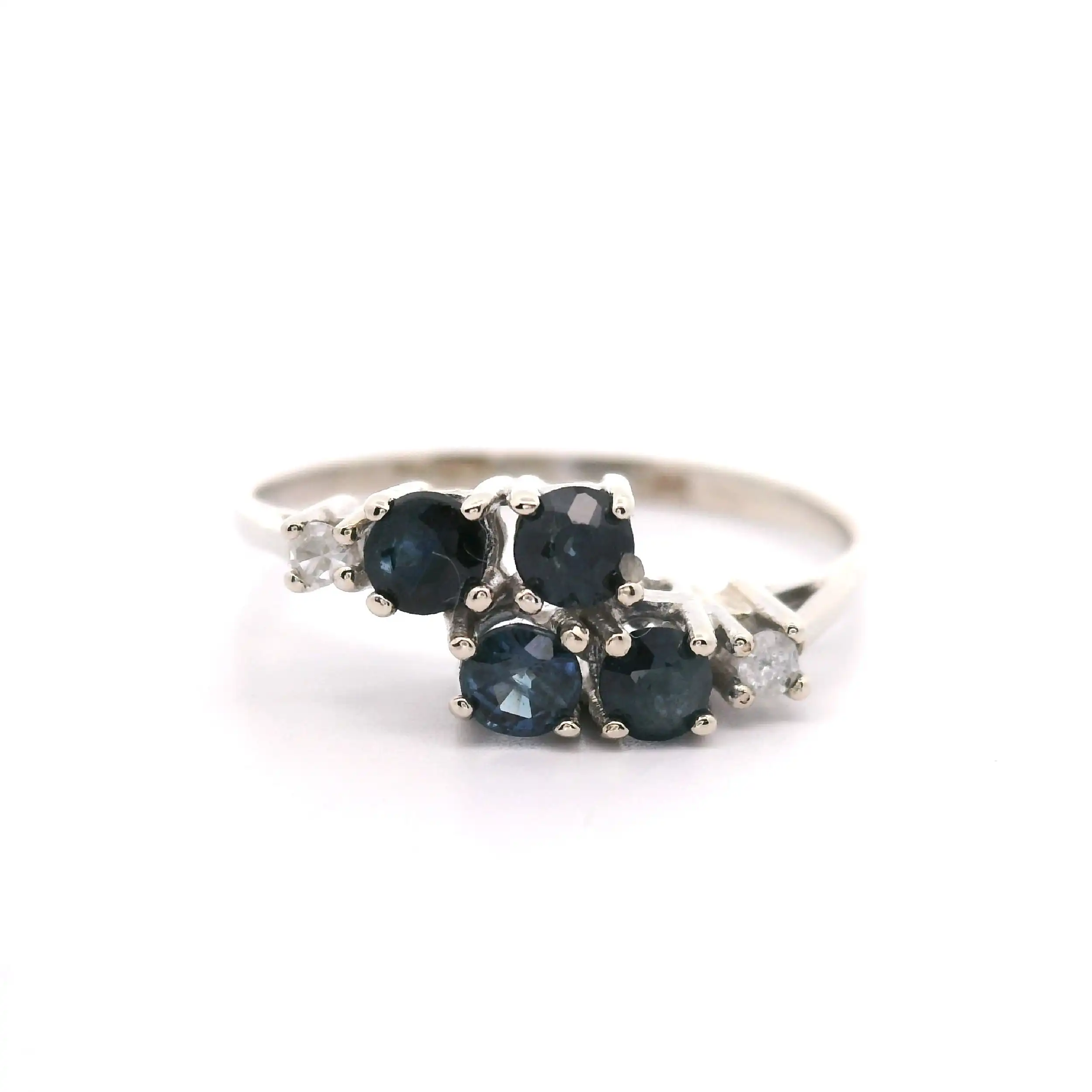 Ring Weißgold mit Diamanten und blauen Steinen