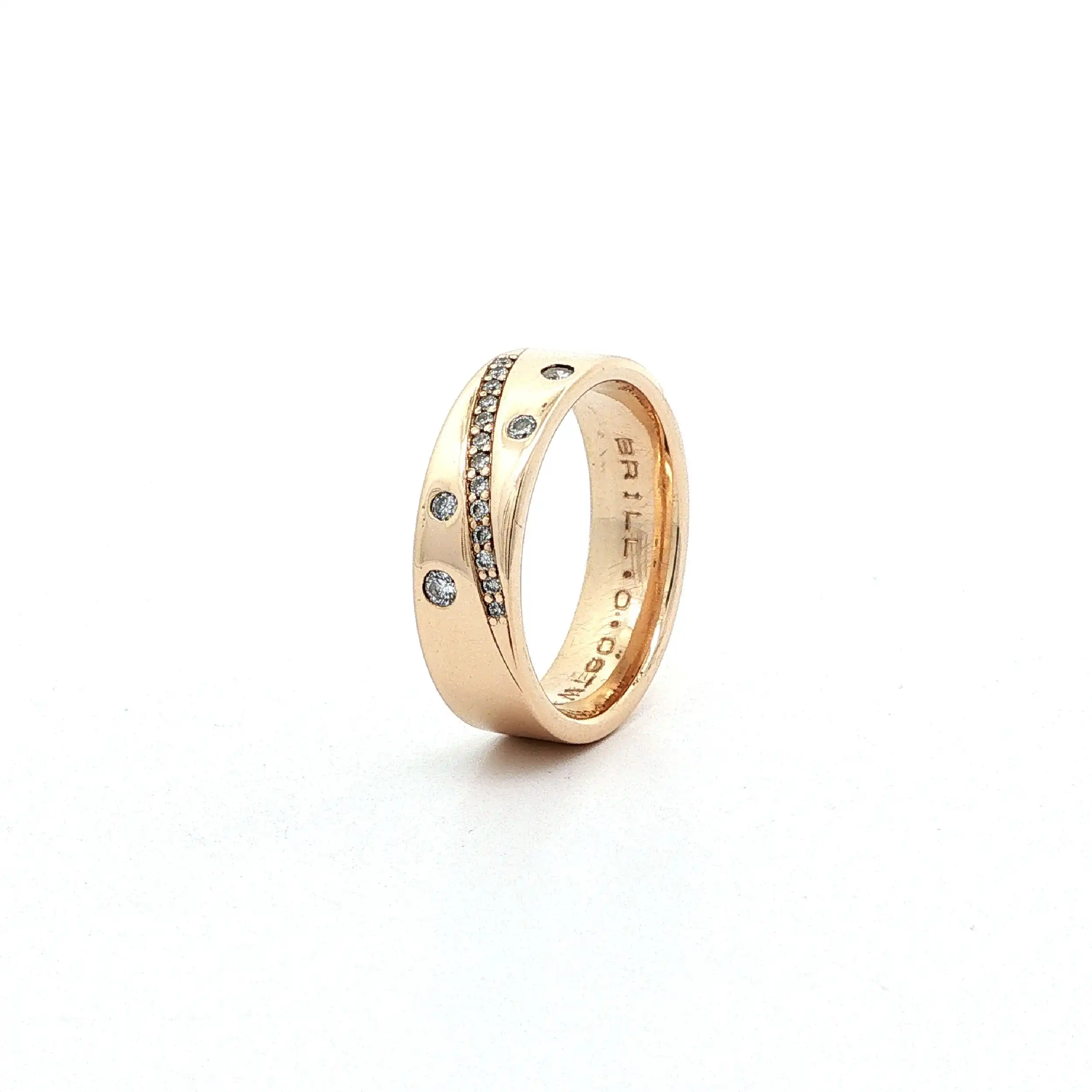 Ring Gelbgold mit Brillanten, graviert mit 0,06ct. TW/VS Ring Gelbgold mit Brillanten, graviert mit 0,06ct. TW/VS